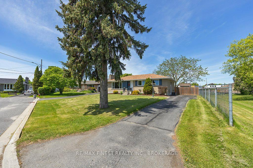 Photo 2 of 20 Wedgewood Road, Loyalist, Amherstview — HOMEH