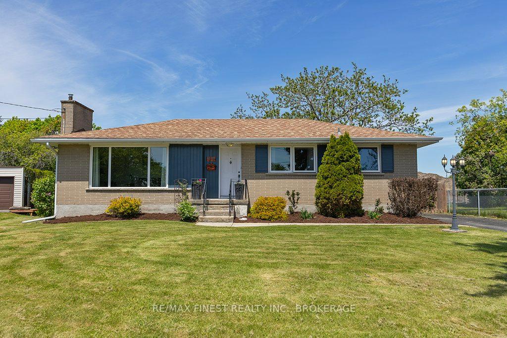 Photo 3 of 20 Wedgewood Road, Loyalist, Amherstview — HOMEH