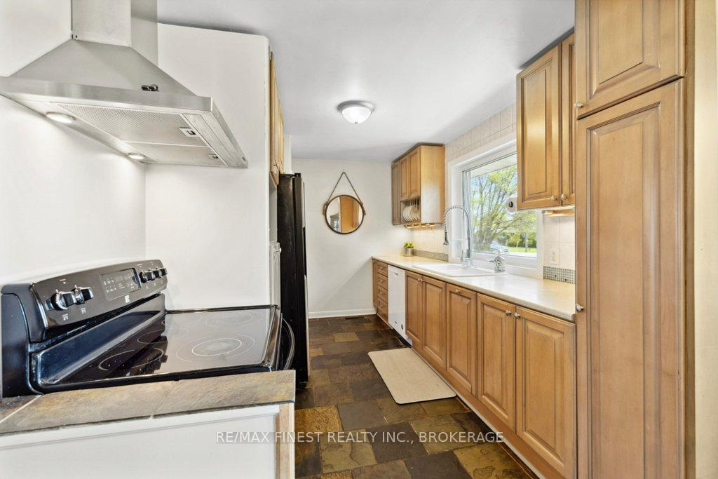 Photo 7 of 20 Wedgewood Road, Loyalist, Amherstview — HOMEH
