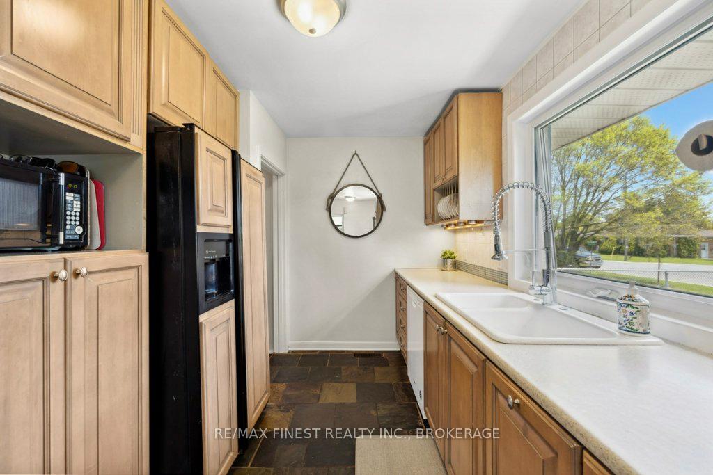 Photo 16 of 20 Wedgewood Road, Loyalist, Amherstview — HOMEH