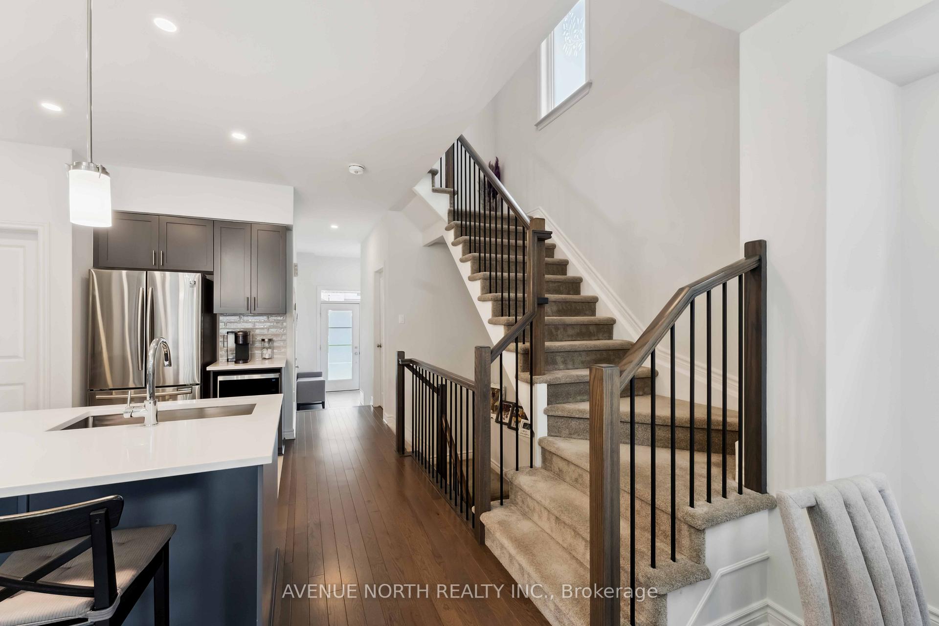 Photo 5 of 727 Cairn Crescent, Ottawa, Avalon West — HOMEH