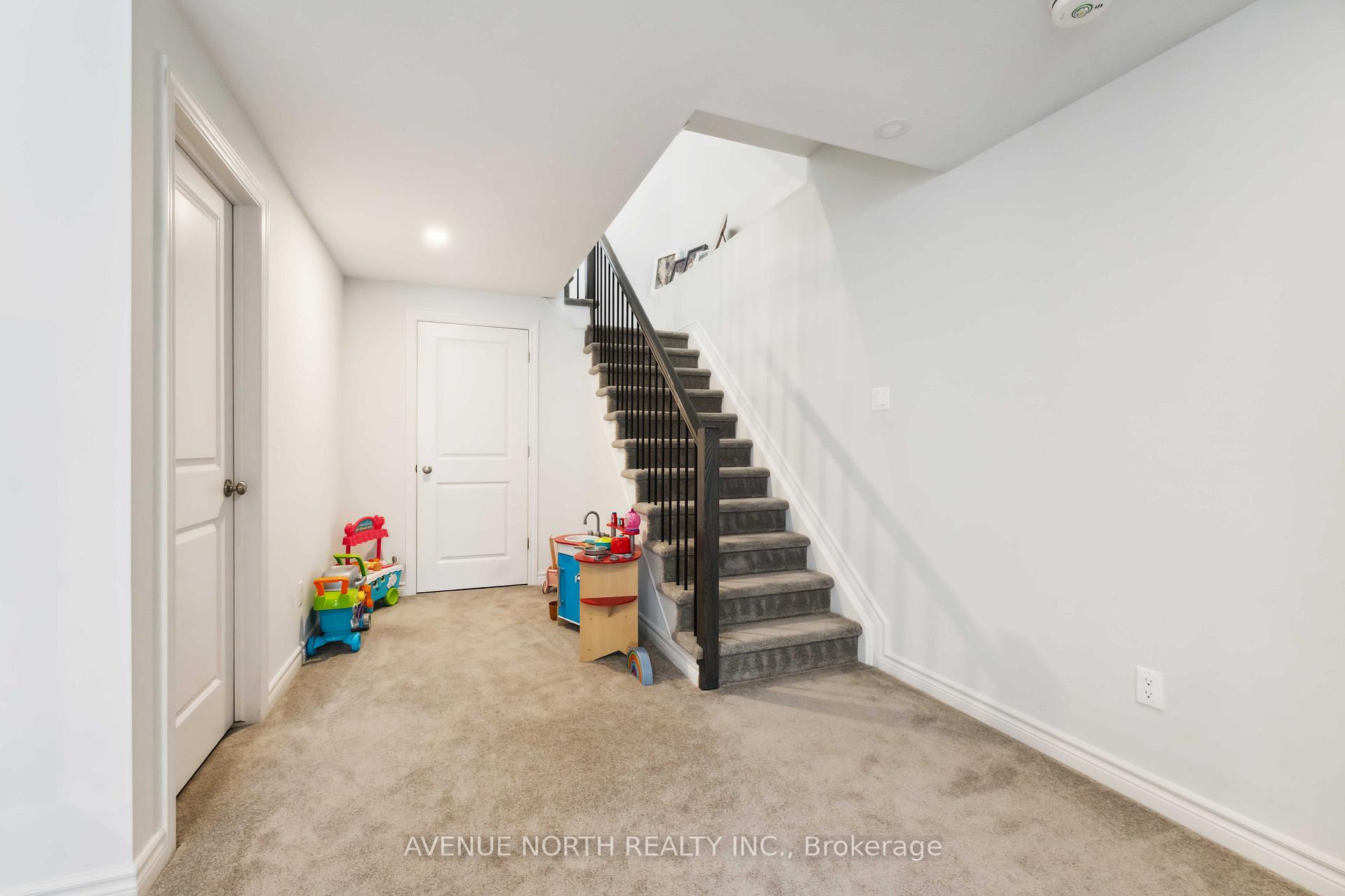 Photo 27 of 727 Cairn Crescent, Ottawa, Avalon West — HOMEH