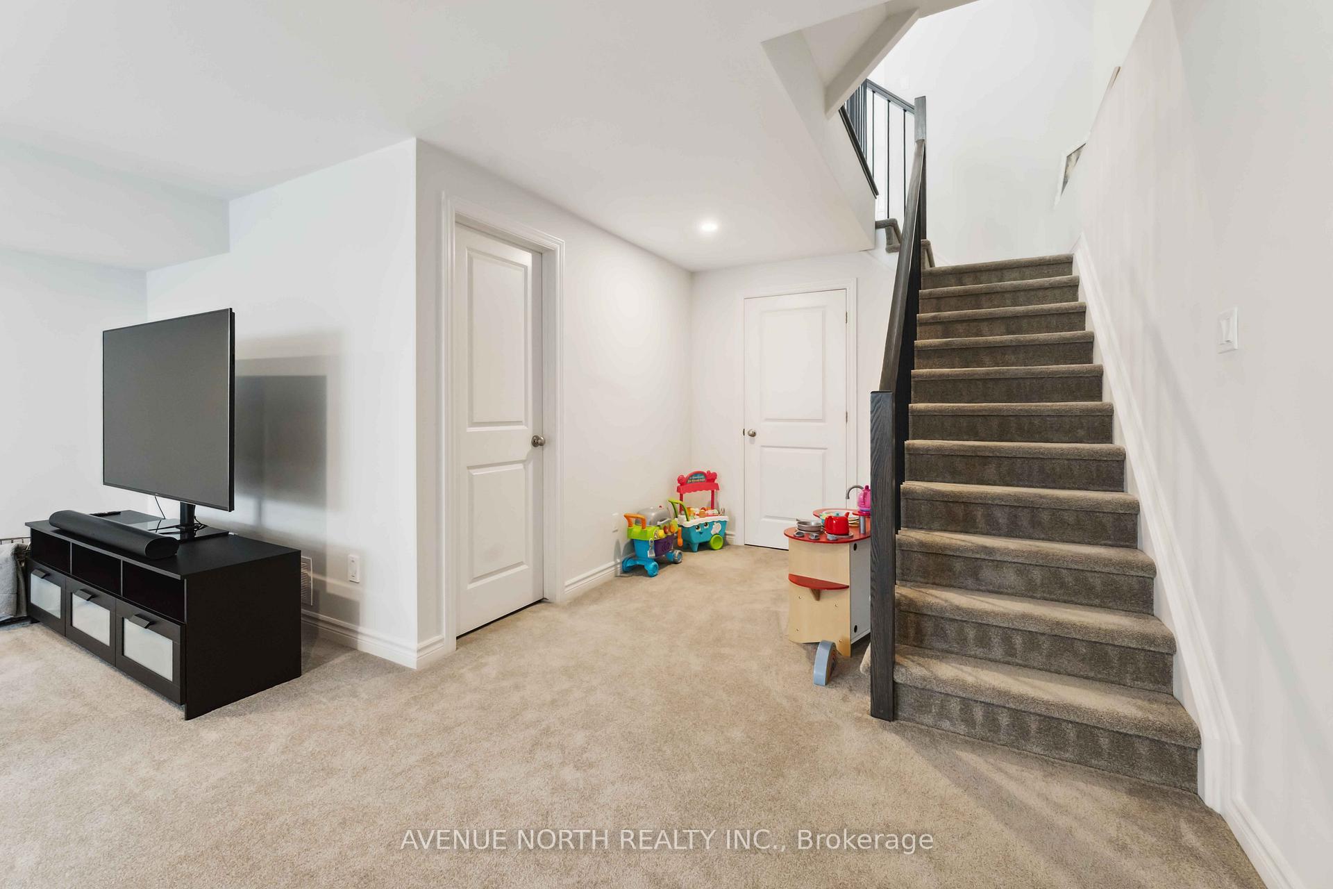 Photo 44 of 727 Cairn Crescent, Ottawa, Avalon West — HOMEH