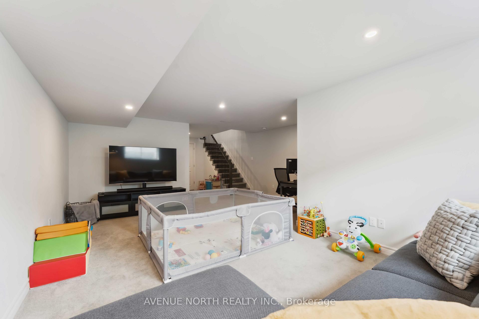 Photo 30 of 727 Cairn Crescent, Ottawa, Avalon West — HOMEH