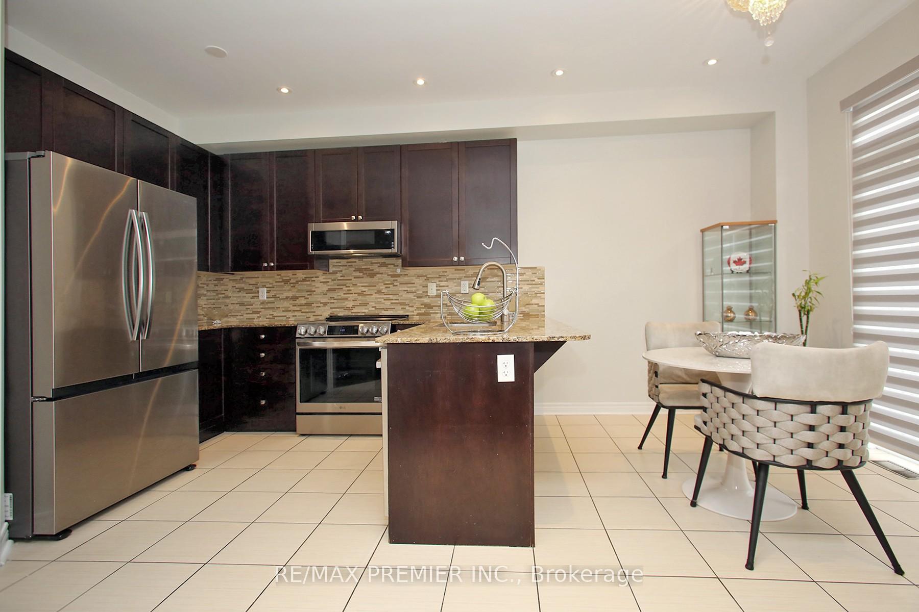 Photo 6 of 53 Baby Pointe Trail, Brampton, Northwest Brampton — HOMEH