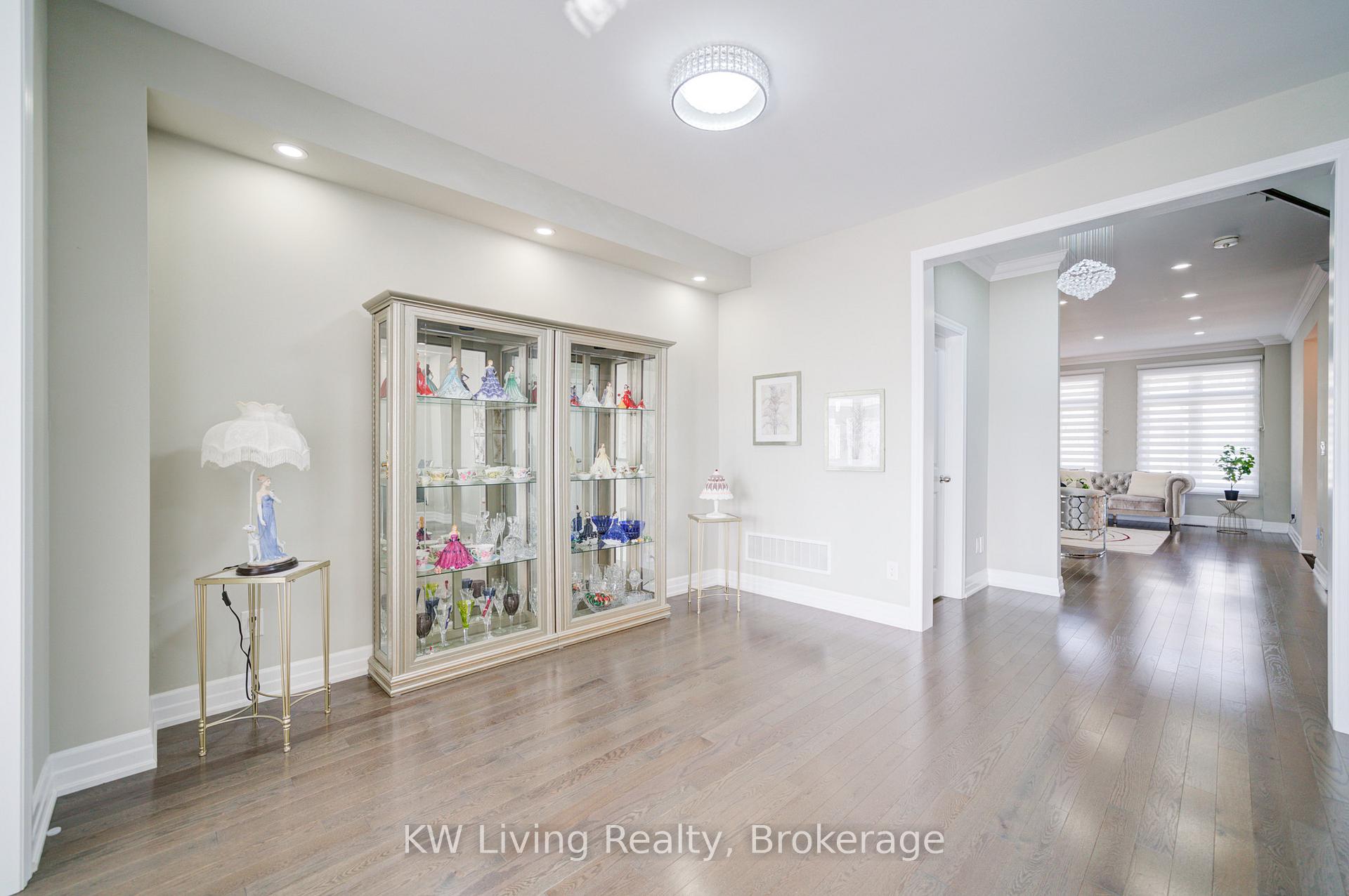 Photo 10 of 109 Ian Baron Avenue, Markham, Village Green-South Unionville — HOMEH