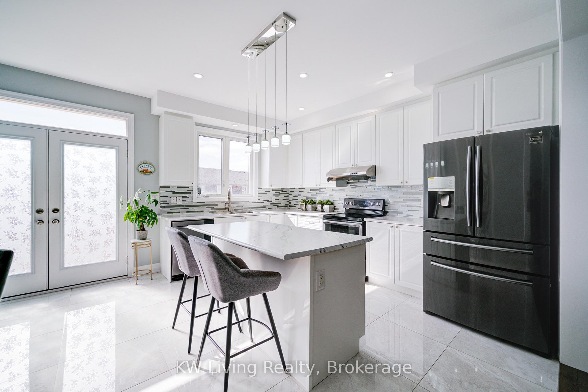 Photo 5 of 109 Ian Baron Avenue, Markham, Village Green-South Unionville — HOMEH