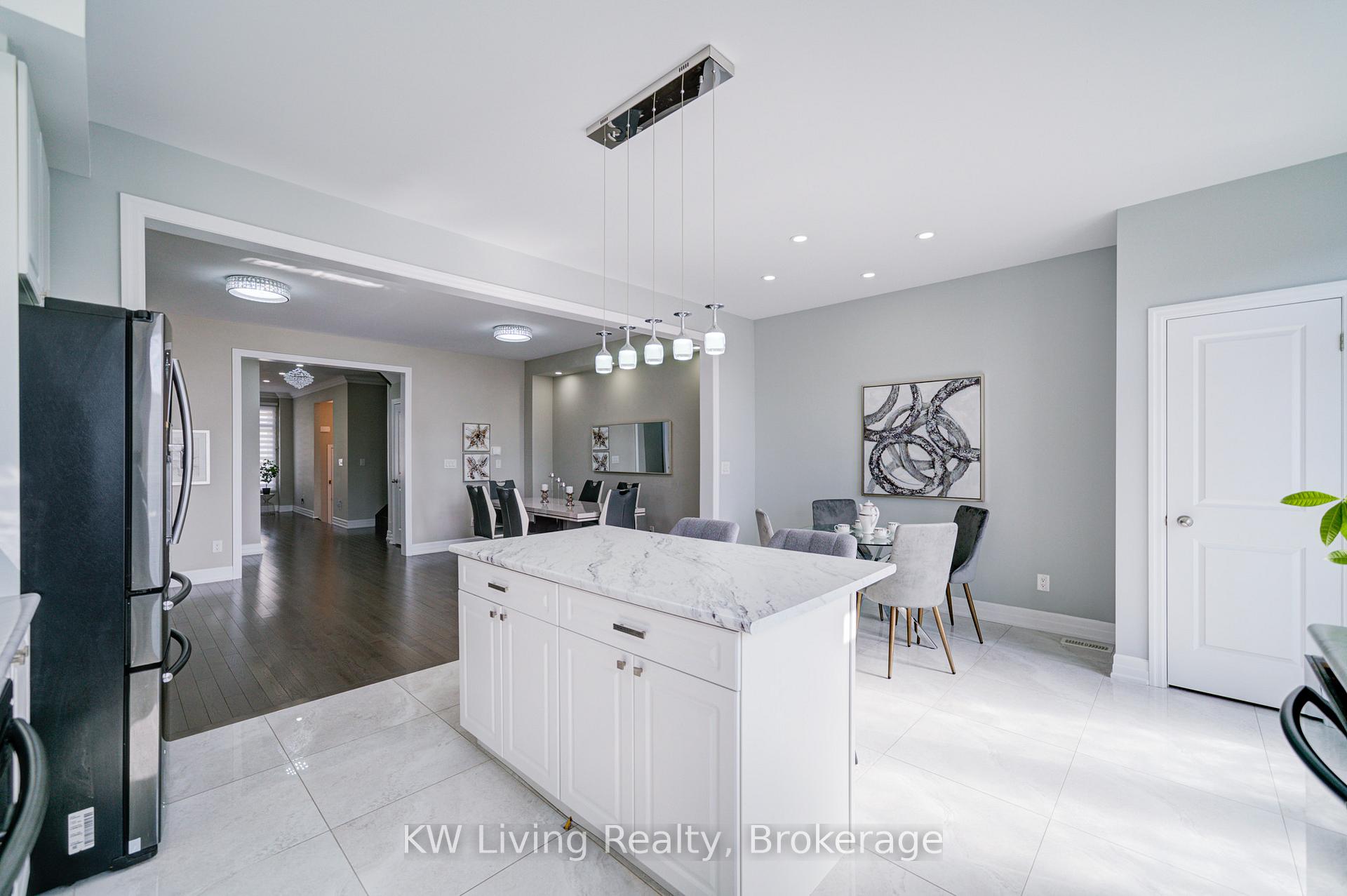Photo 6 of 109 Ian Baron Avenue, Markham, Village Green-South Unionville — HOMEH