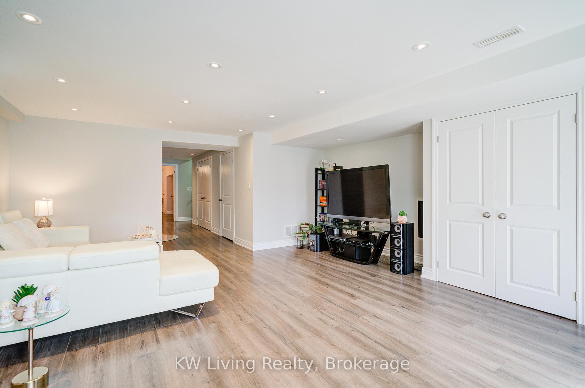 Photo 32 of 109 Ian Baron Avenue, Markham, Village Green-South Unionville — HOMEH