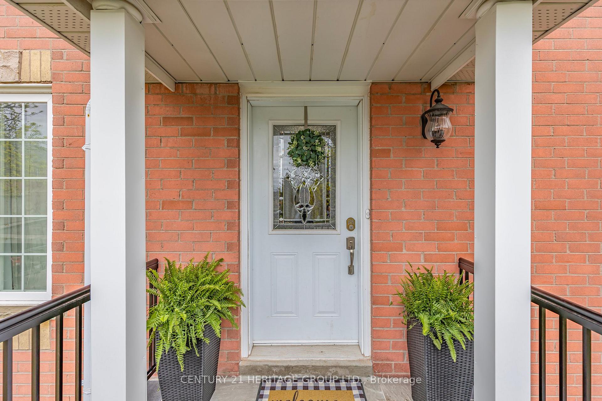 Photo 2 of 46 Covent Crescent, Aurora, Aurora Highlands — HOMEH