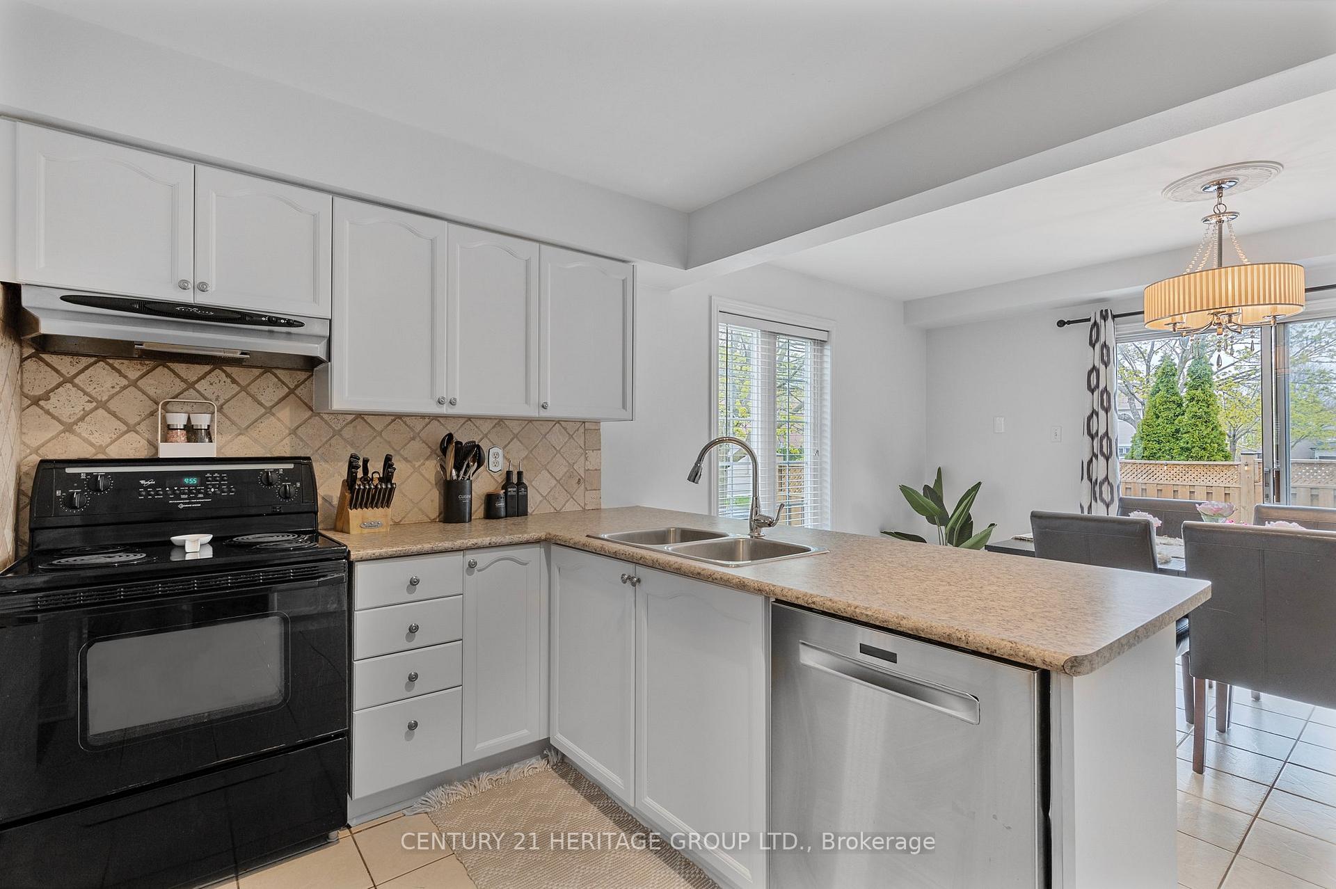 Photo 5 of 46 Covent Crescent, Aurora, Aurora Highlands — HOMEH