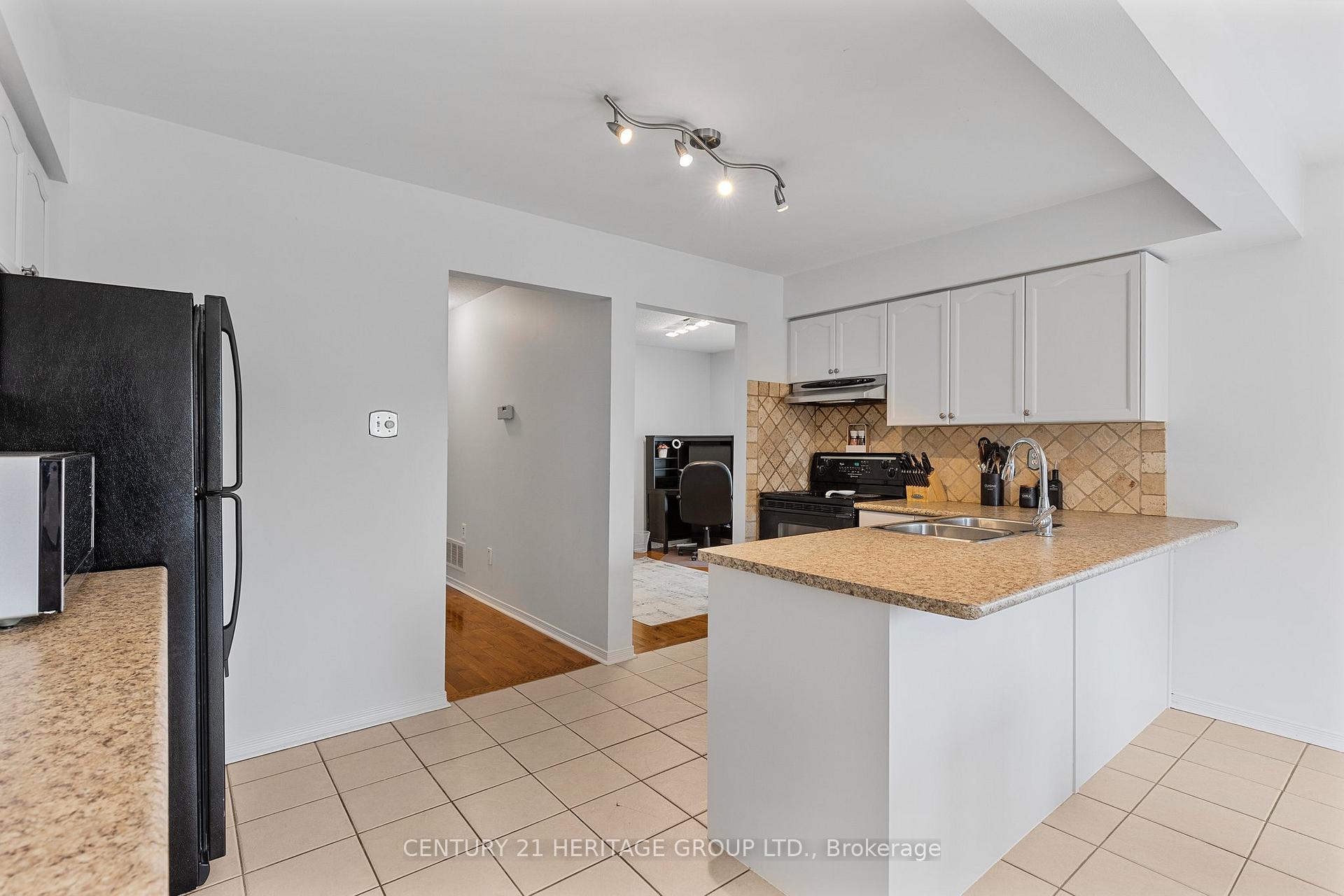 Photo 6 of 46 Covent Crescent, Aurora, Aurora Highlands — HOMEH