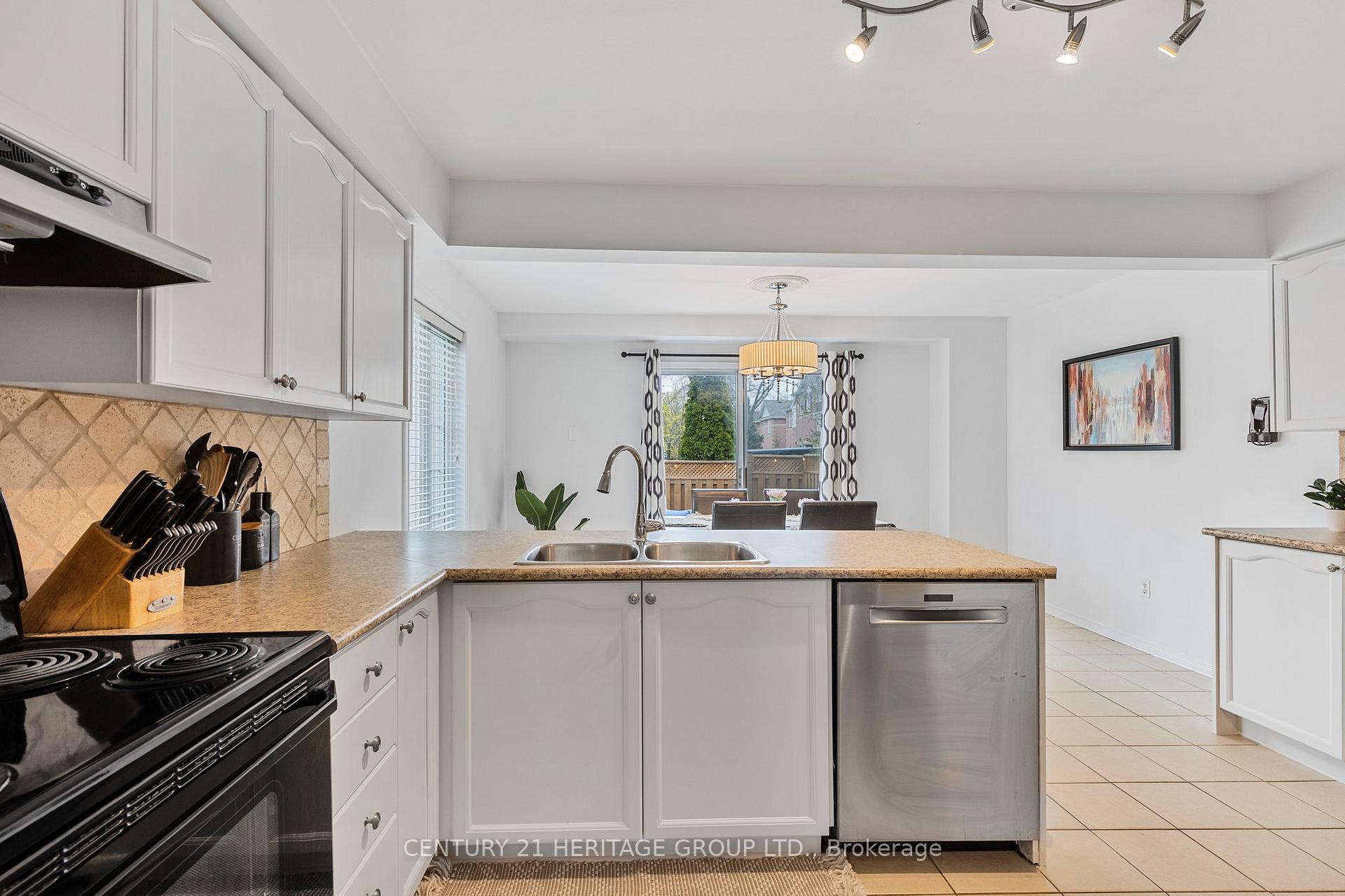 Photo 23 of 46 Covent Crescent, Aurora, Aurora Highlands — HOMEH