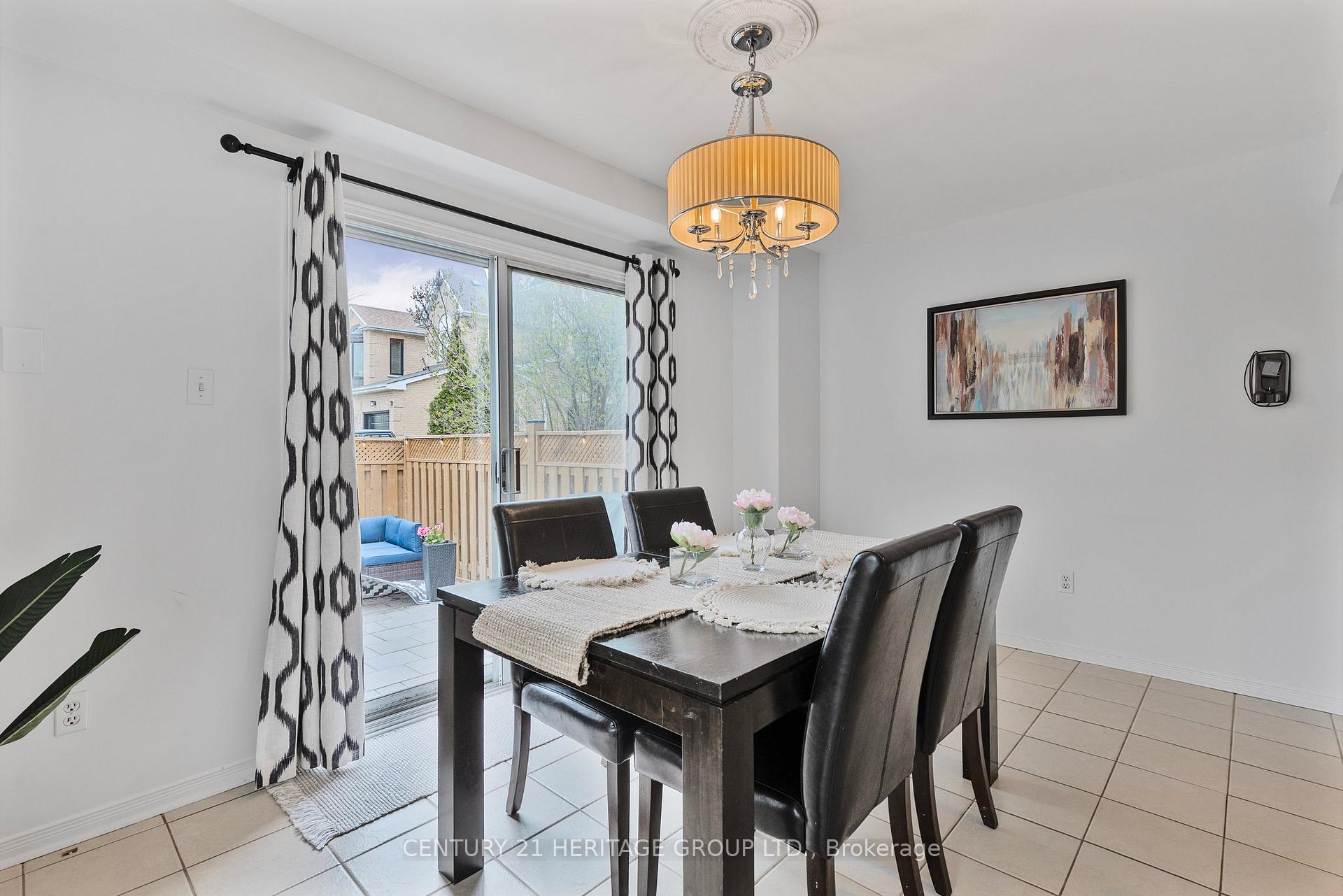 Photo 16 of 46 Covent Crescent, Aurora, Aurora Highlands — HOMEH