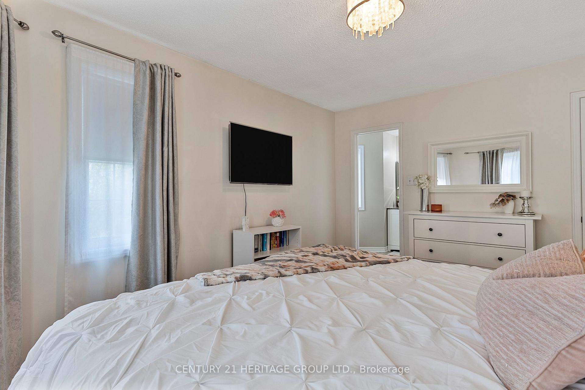 Photo 24 of 46 Covent Crescent, Aurora, Aurora Highlands — HOMEH