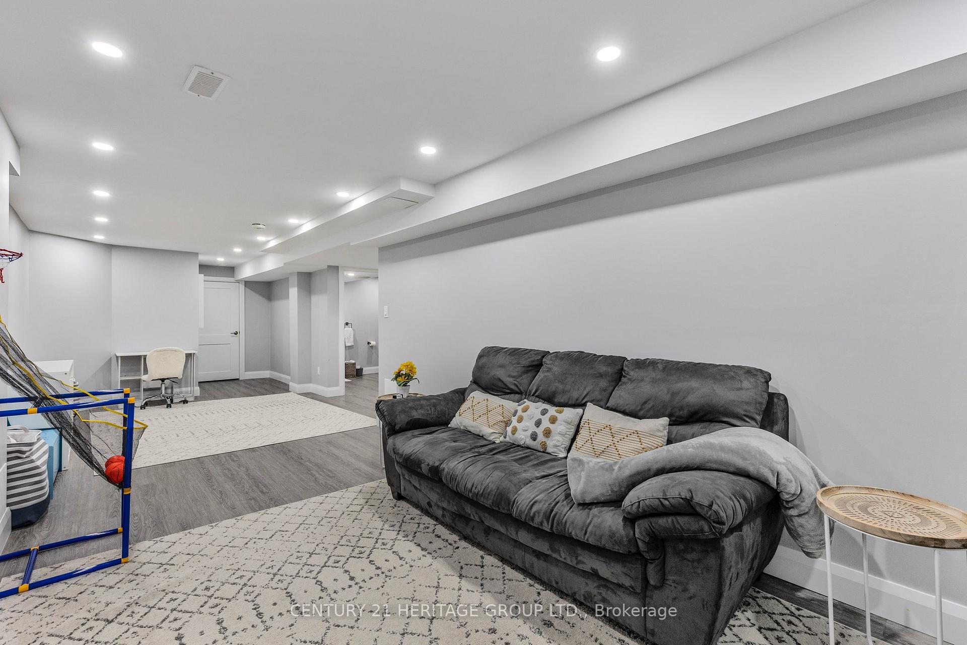 Photo 38 of 46 Covent Crescent, Aurora, Aurora Highlands — HOMEH
