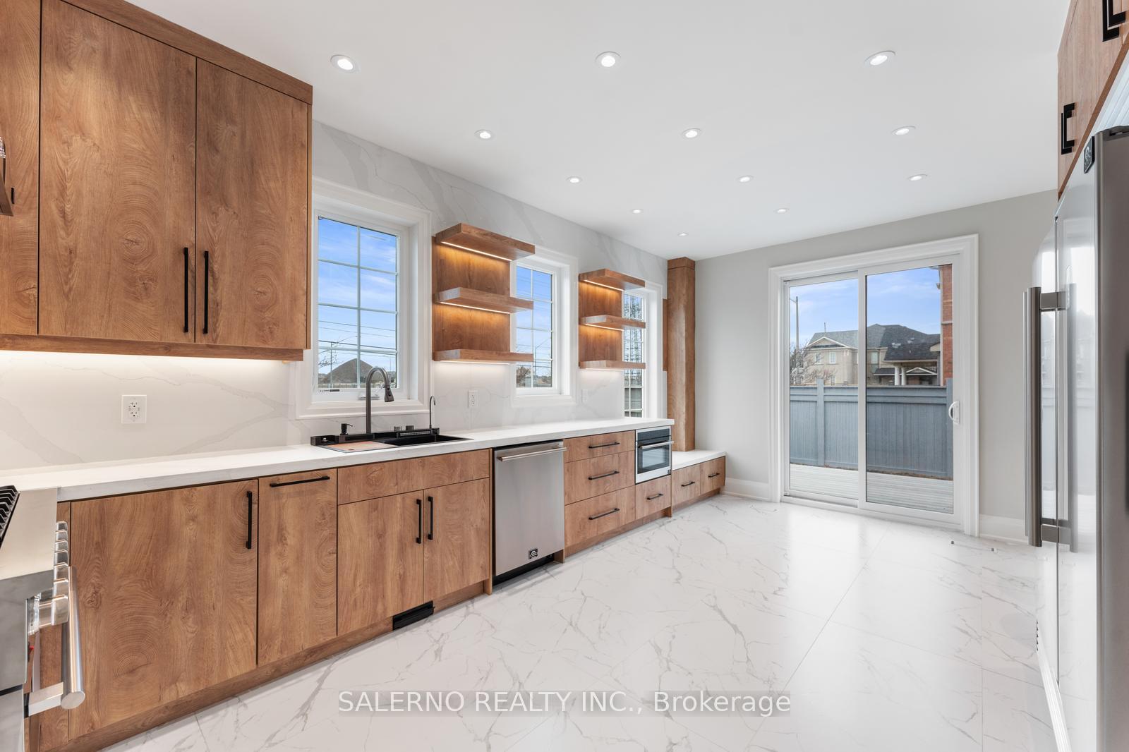 Photo 7 of 64 Dolce Crescent, Vaughan, Vellore Village — HOMEH