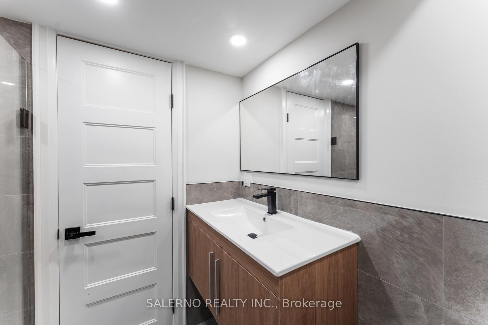 Photo 28 of 64 Dolce Crescent, Vaughan, Vellore Village — HOMEH