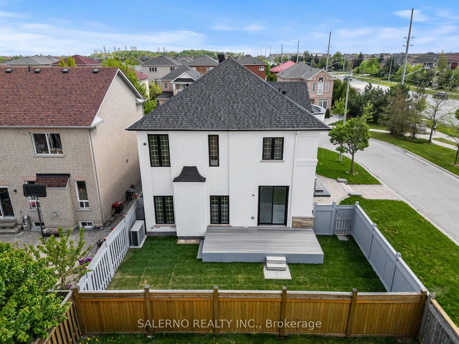 Photo 40 of 64 Dolce Crescent, Vaughan, Vellore Village — HOMEH