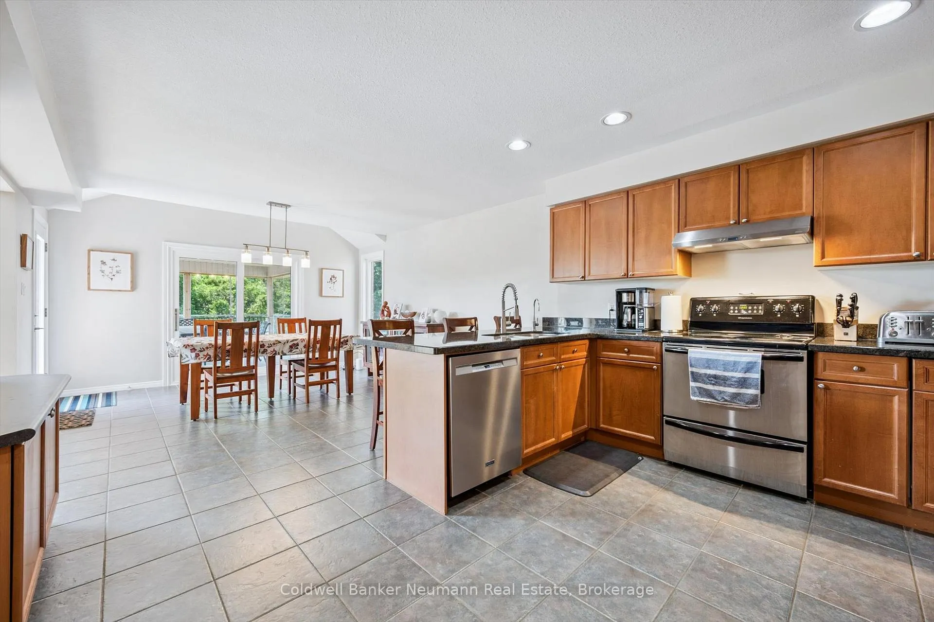 Photo 17 of 147 Milson Crescent, Guelph, Kortright Hills — HOMEH