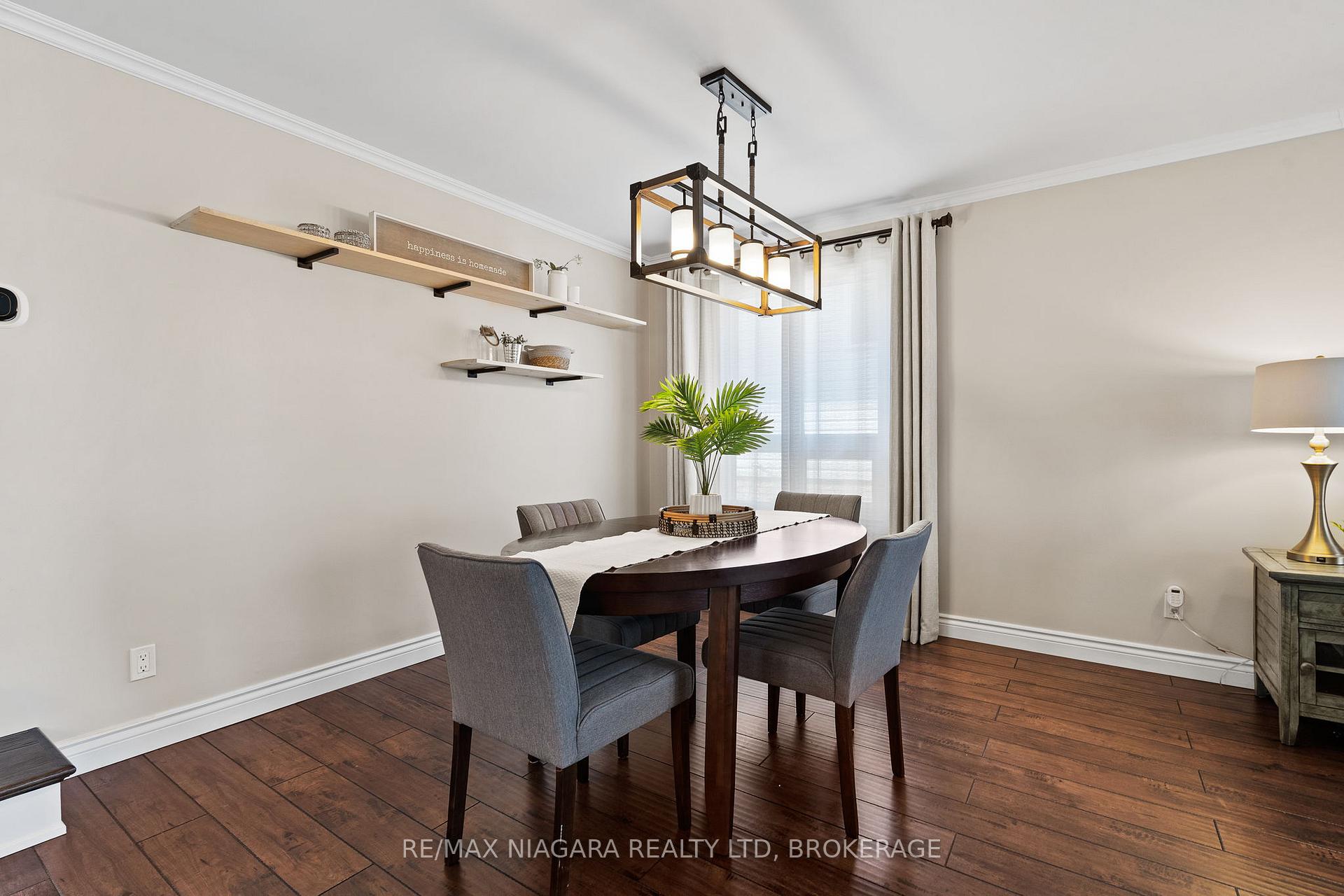 Photo 3 of 107 Westland Street, St. Catharines, Rykert/Vansickle — HOMEH