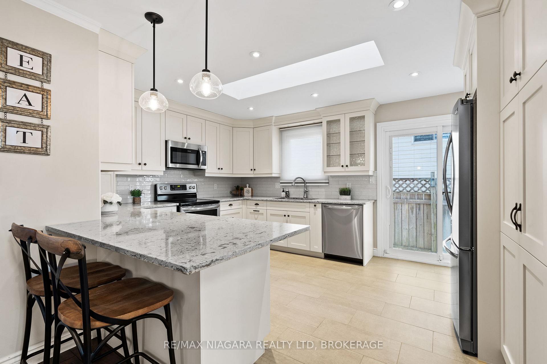 Photo 8 of 107 Westland Street, St. Catharines, Rykert/Vansickle — HOMEH