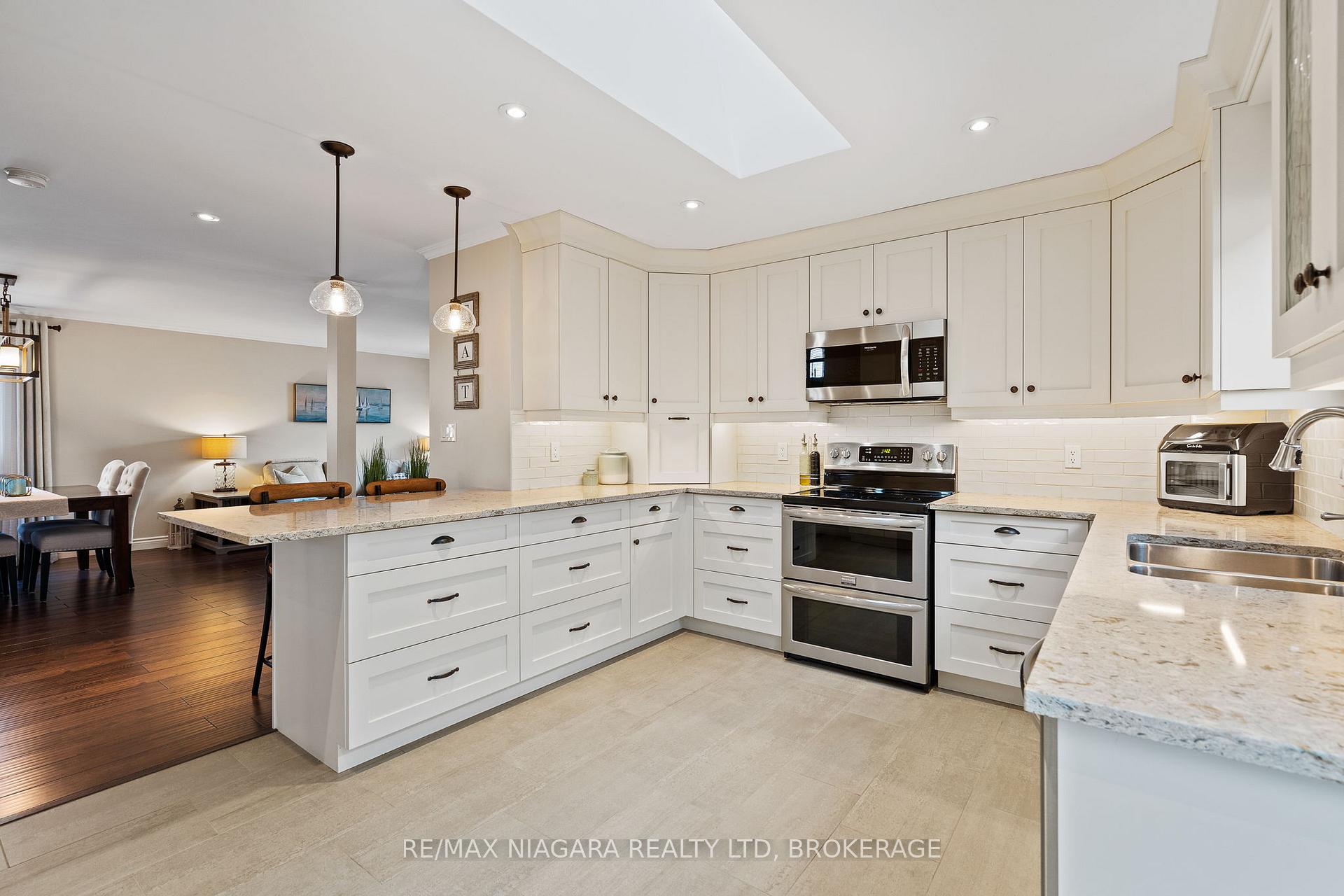 Photo 9 of 107 Westland Street, St. Catharines, Rykert/Vansickle — HOMEH