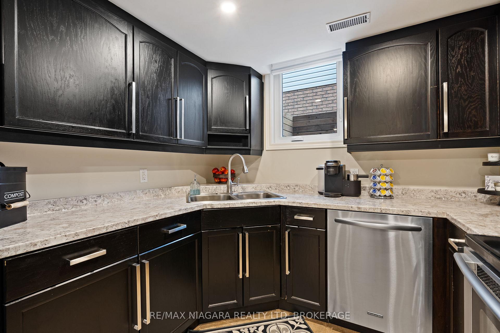 Photo 24 of 107 Westland Street, St. Catharines, Rykert/Vansickle — HOMEH