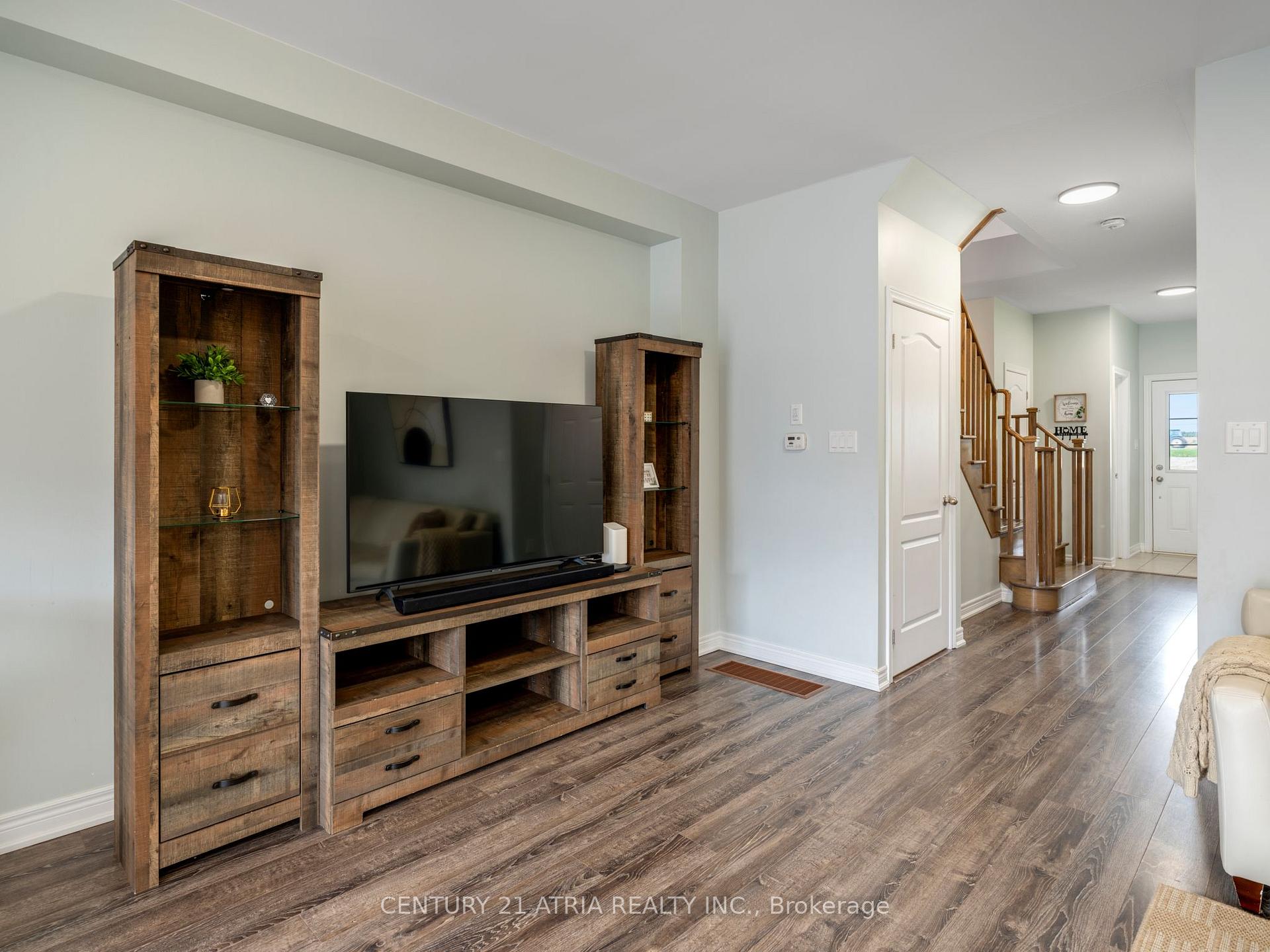 Photo 8 of 1109 Stantin Street, Innisfil, Lefroy — HOMEH