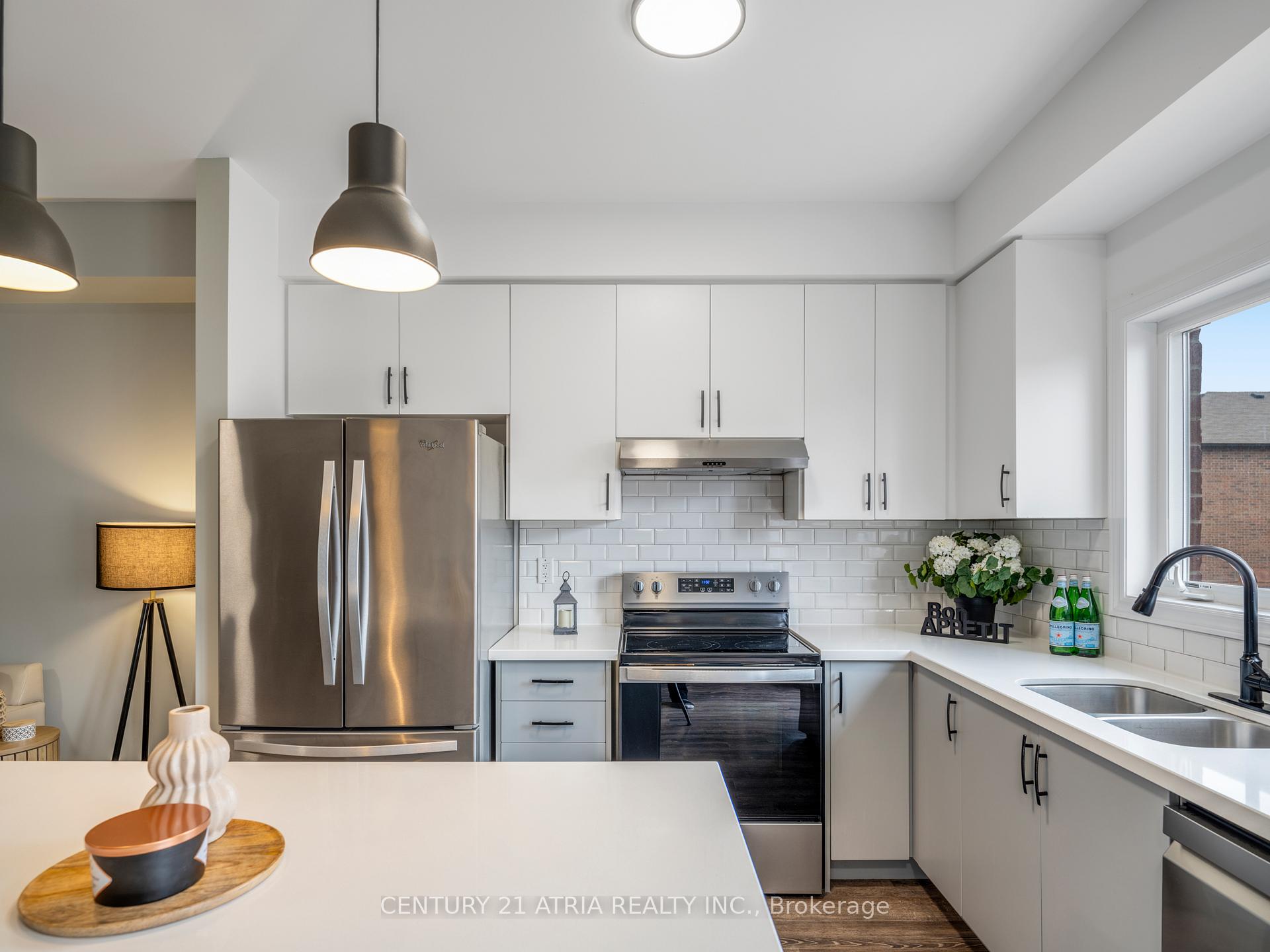 Photo 3 of 1109 Stantin Street, Innisfil, Lefroy — HOMEH