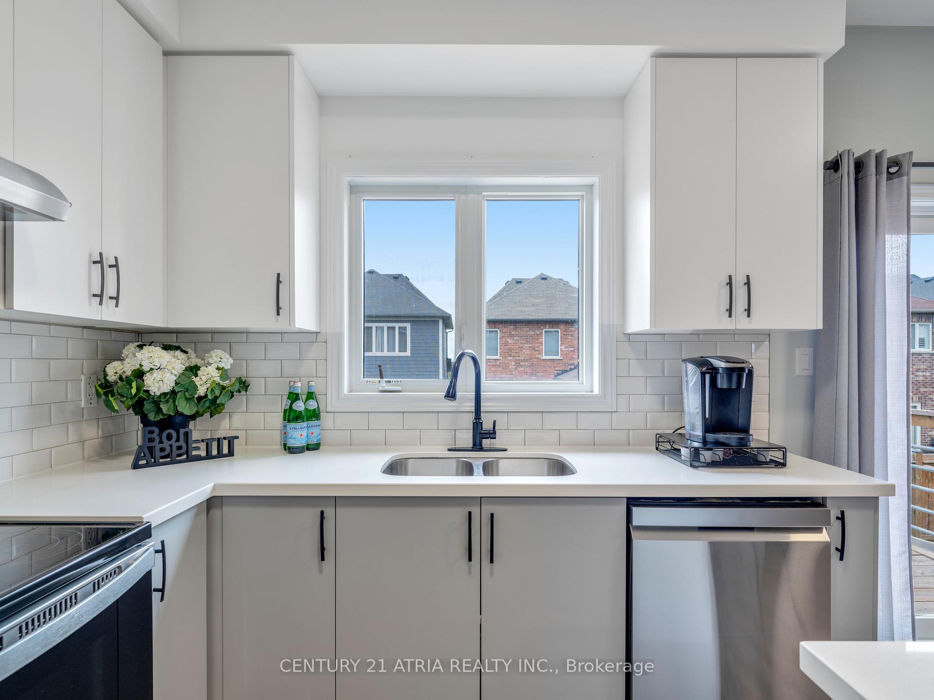 Photo 5 of 1109 Stantin Street, Innisfil, Lefroy — HOMEH