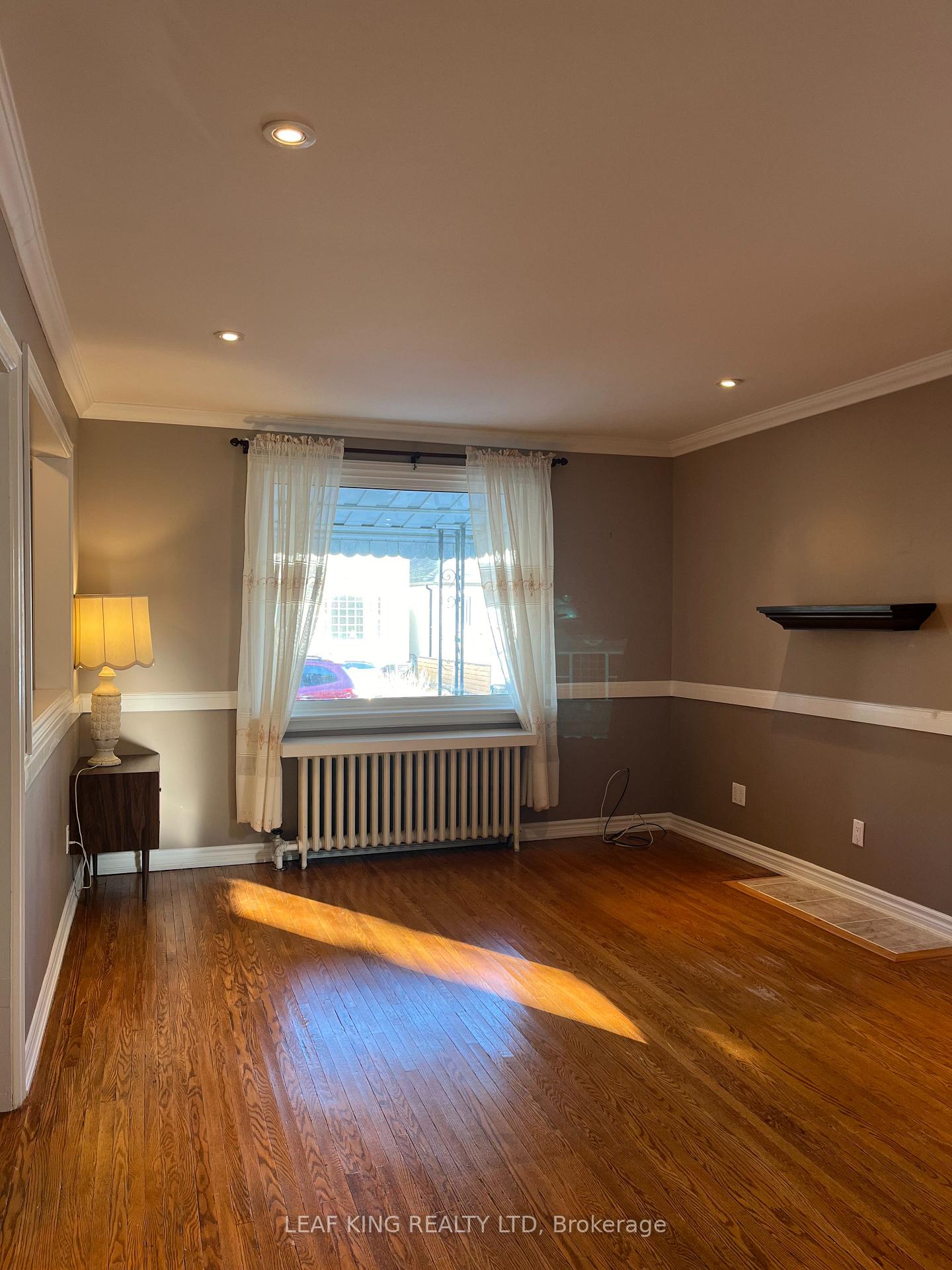 Photo 6 of Unit Main & Up, 186 Woodmount Avenue, Toronto, Danforth Village-East York — HOMEH