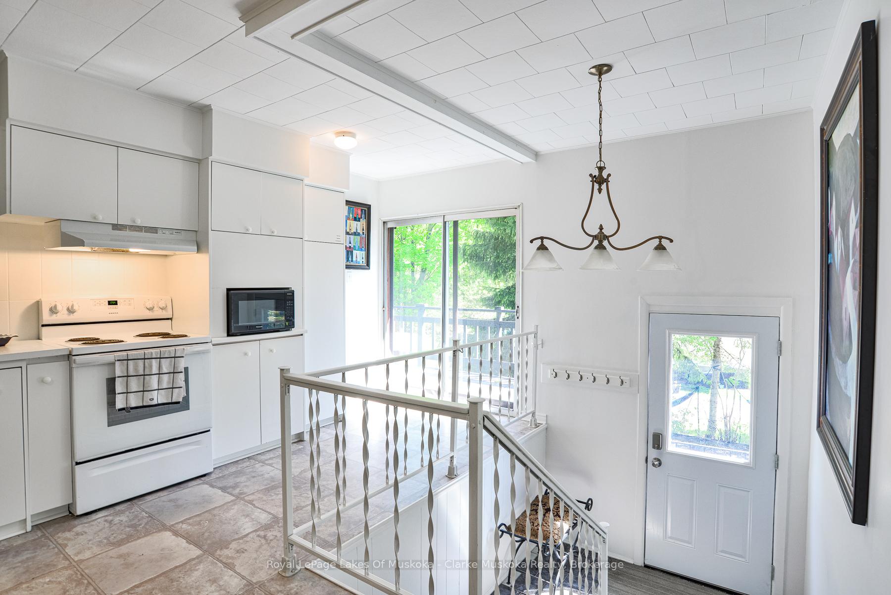 Photo 3 of 270 Private Street, Gravenhurst, Muskoka (S) — HOMEH