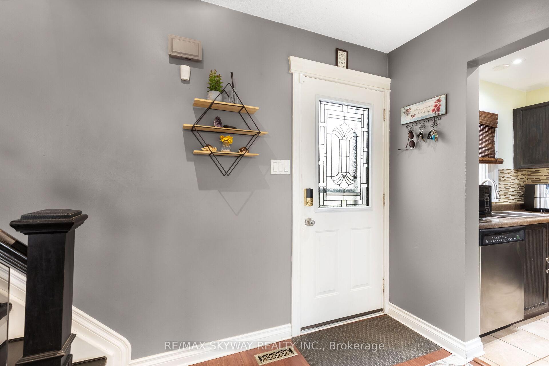 Photo 3 of 82 Festoon Place, Brampton, Southgate — HOMEH