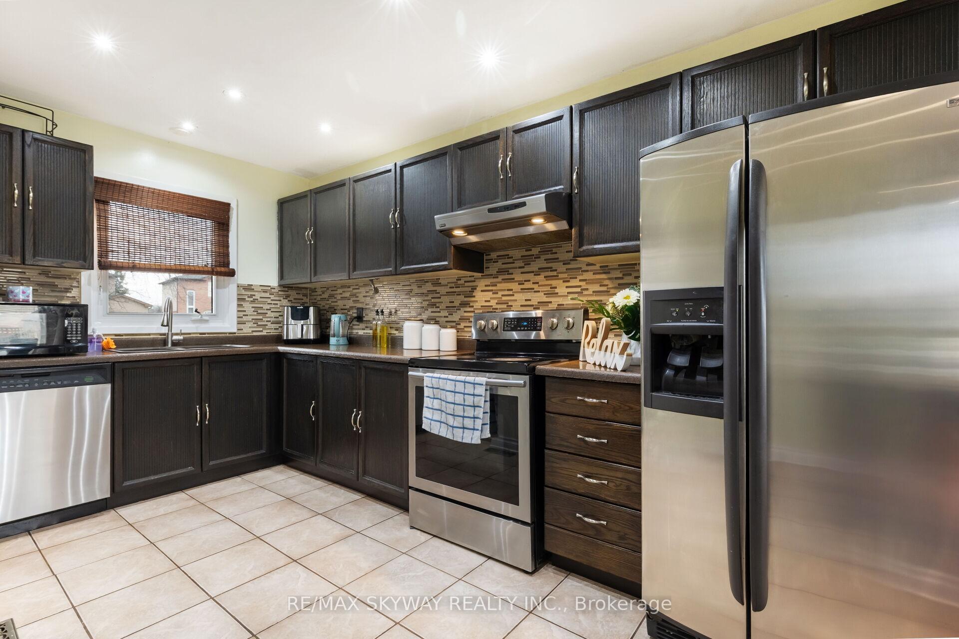 Photo 7 of 82 Festoon Place, Brampton, Southgate — HOMEH