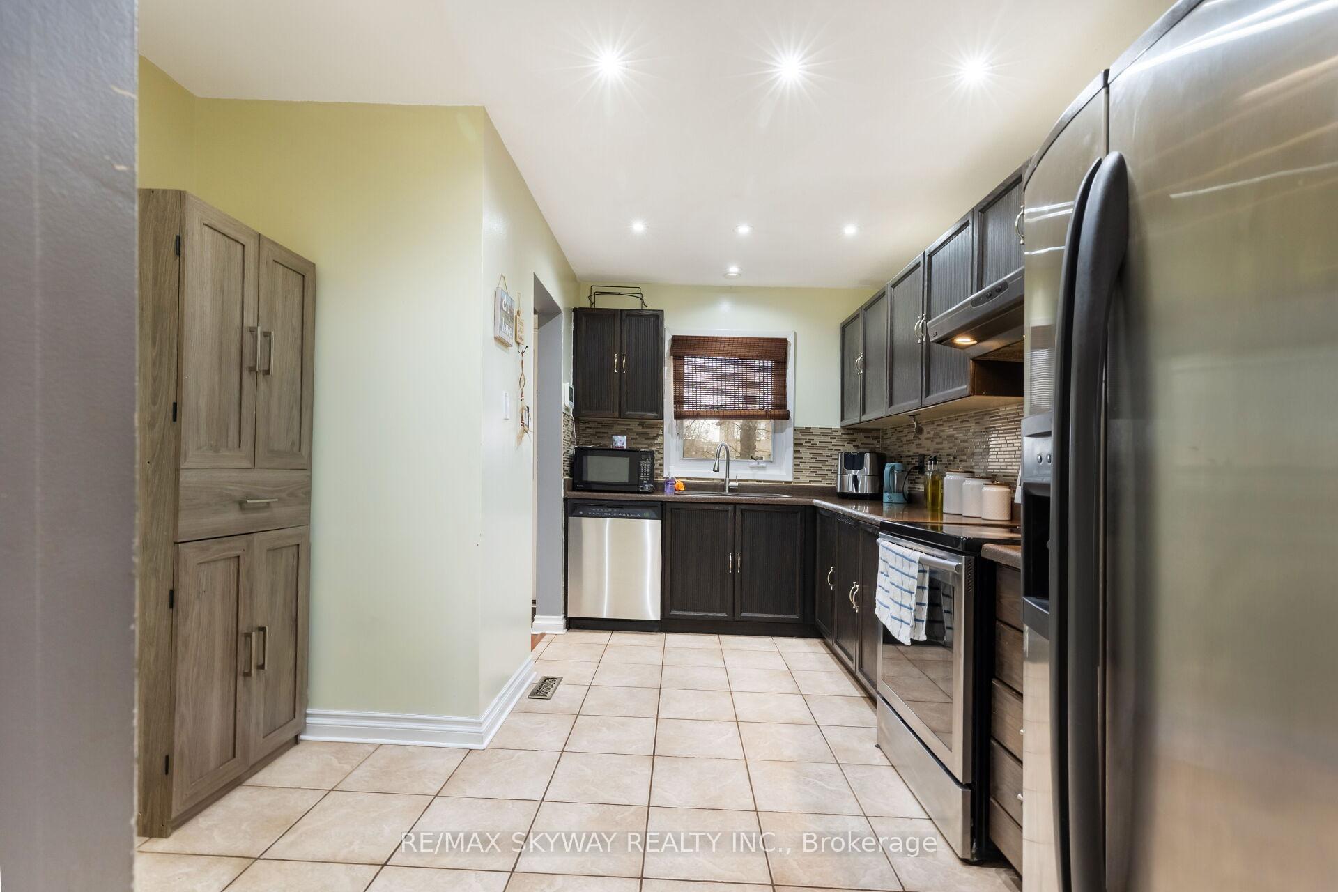 Photo 10 of 82 Festoon Place, Brampton, Southgate — HOMEH