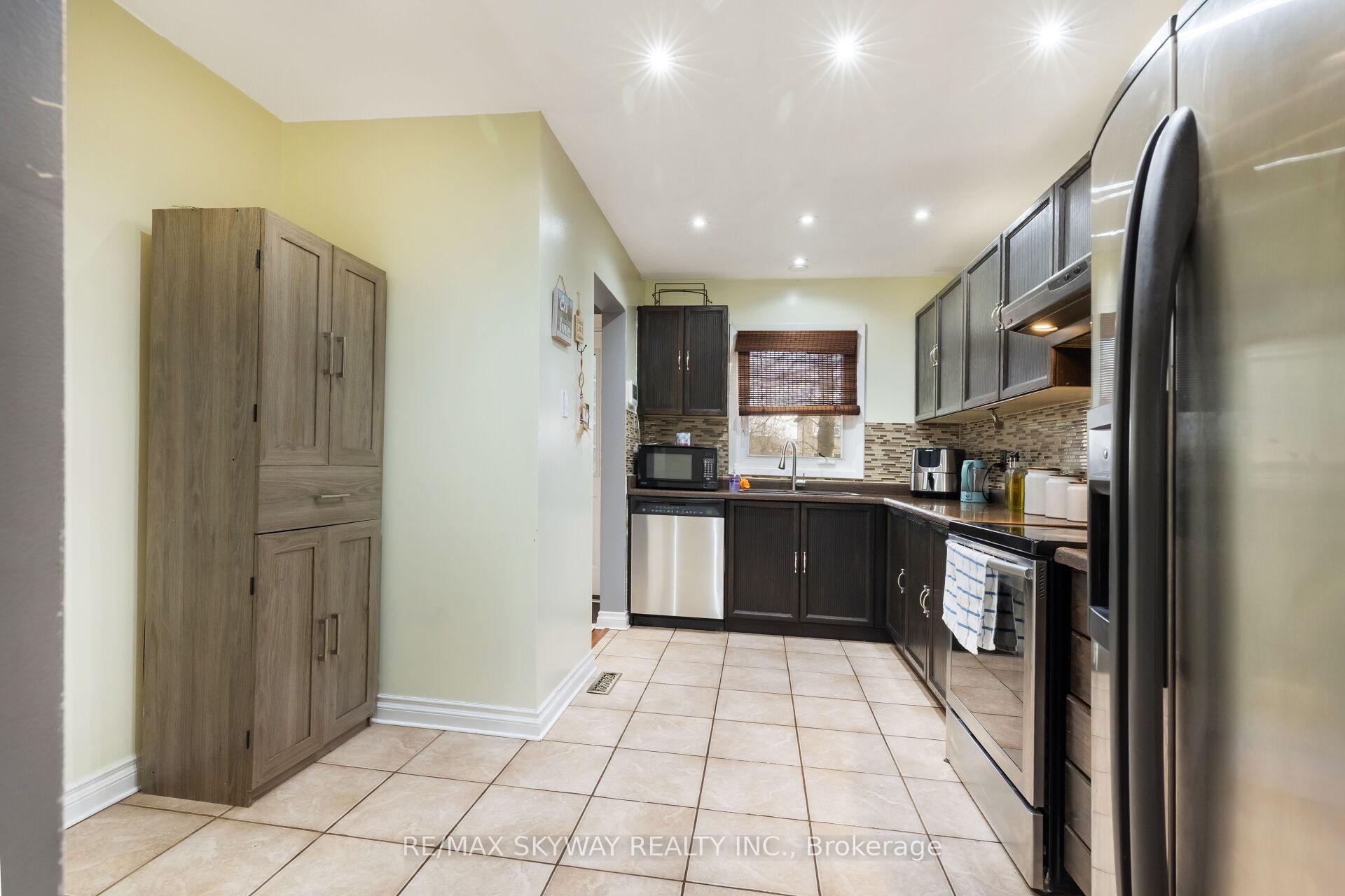 Photo 8 of 82 Festoon Place, Brampton, Southgate — HOMEH