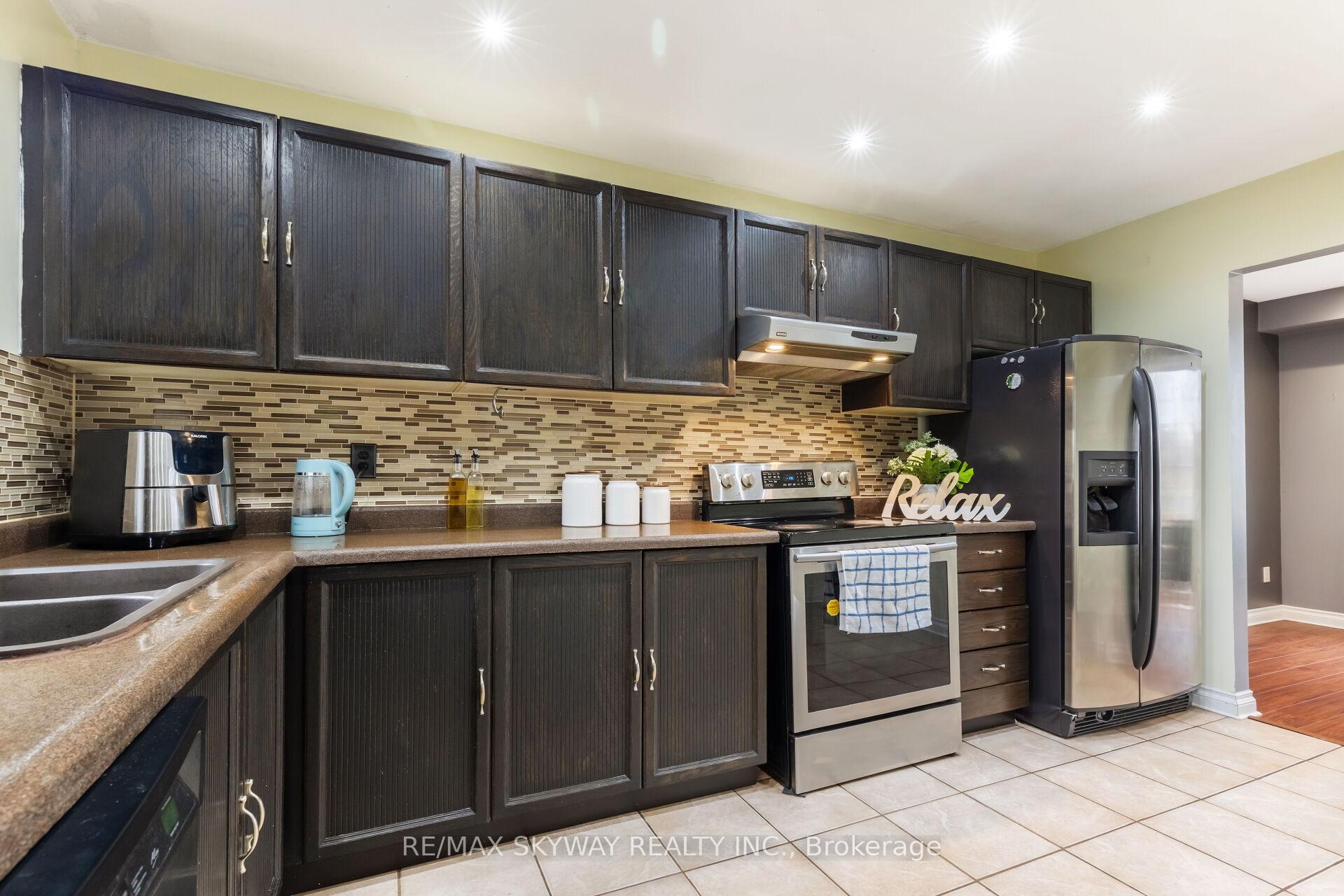 Photo 12 of 82 Festoon Place, Brampton, Southgate — HOMEH