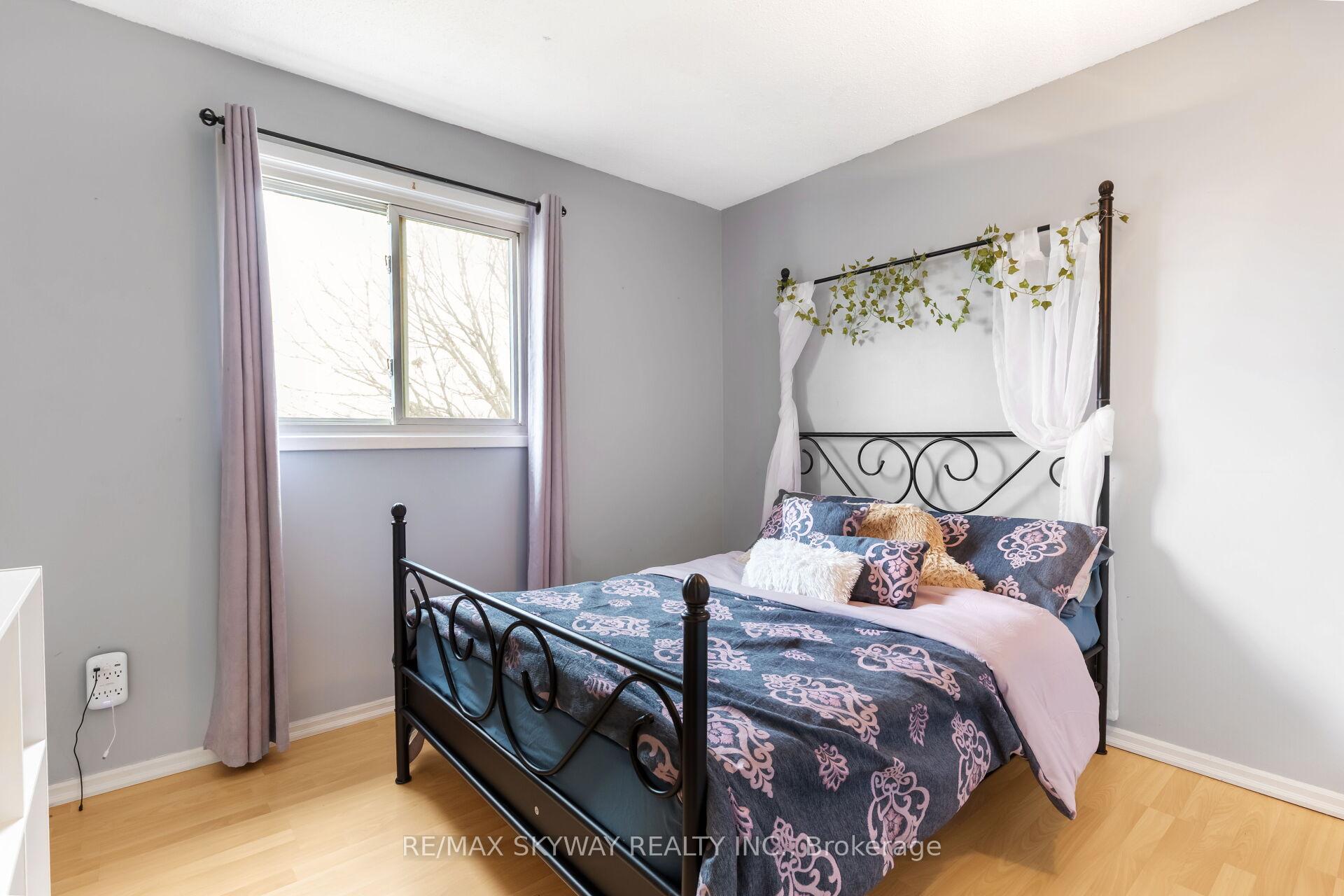 Photo 16 of 82 Festoon Place, Brampton, Southgate — HOMEH