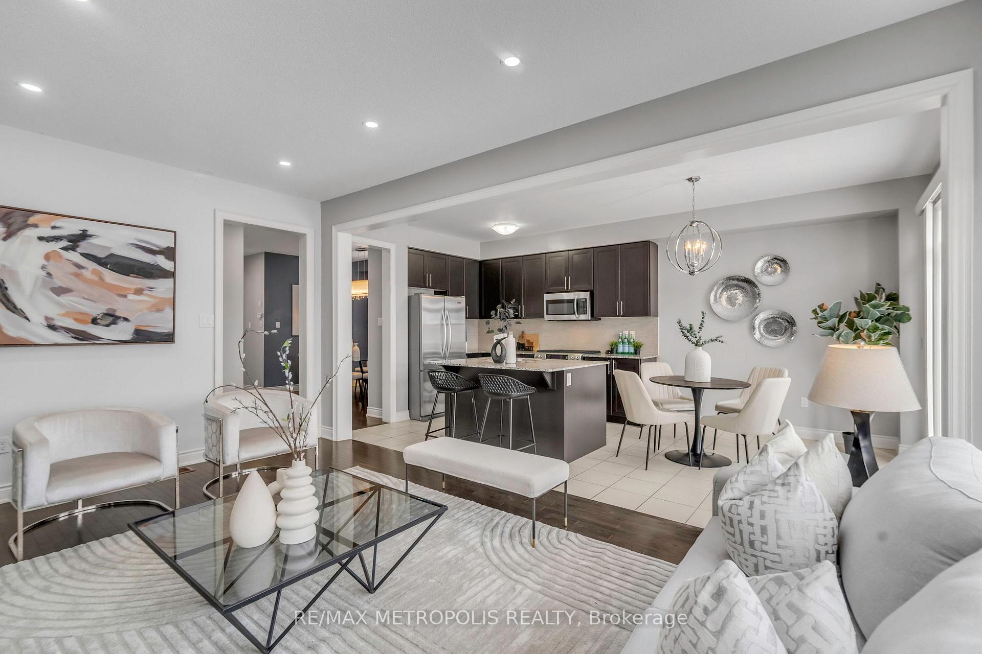 Photo 3 of 27 Dunedin Drive, Vaughan, Kleinburg — HOMEH