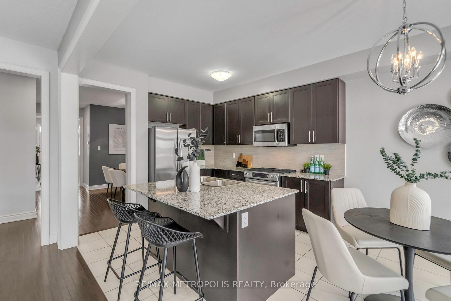 Photo 9 of 27 Dunedin Drive, Vaughan, Kleinburg — HOMEH