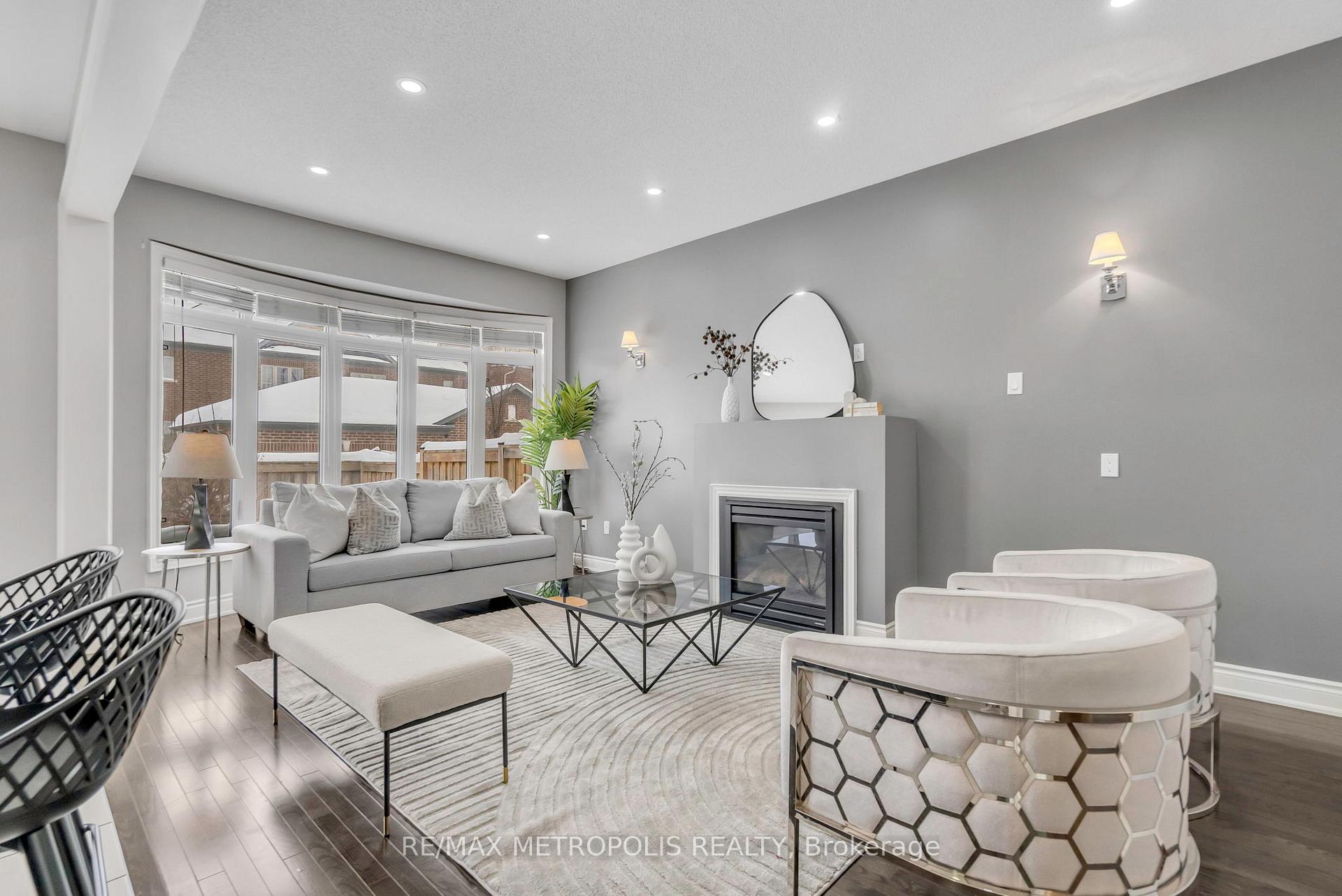 Photo 10 of 27 Dunedin Drive, Vaughan, Kleinburg — HOMEH