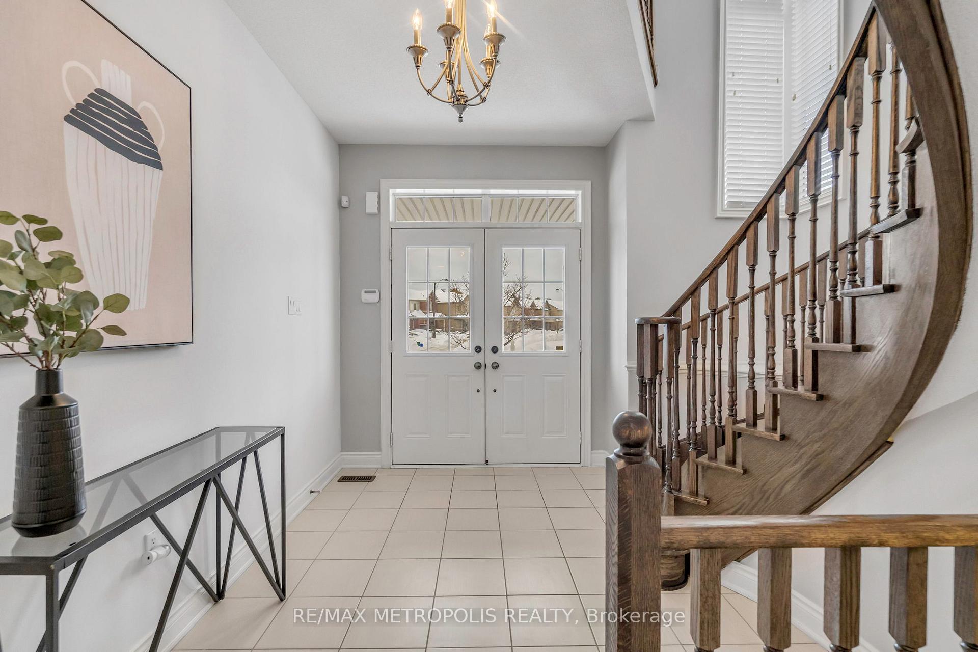 Photo 5 of 27 Dunedin Drive, Vaughan, Kleinburg — HOMEH