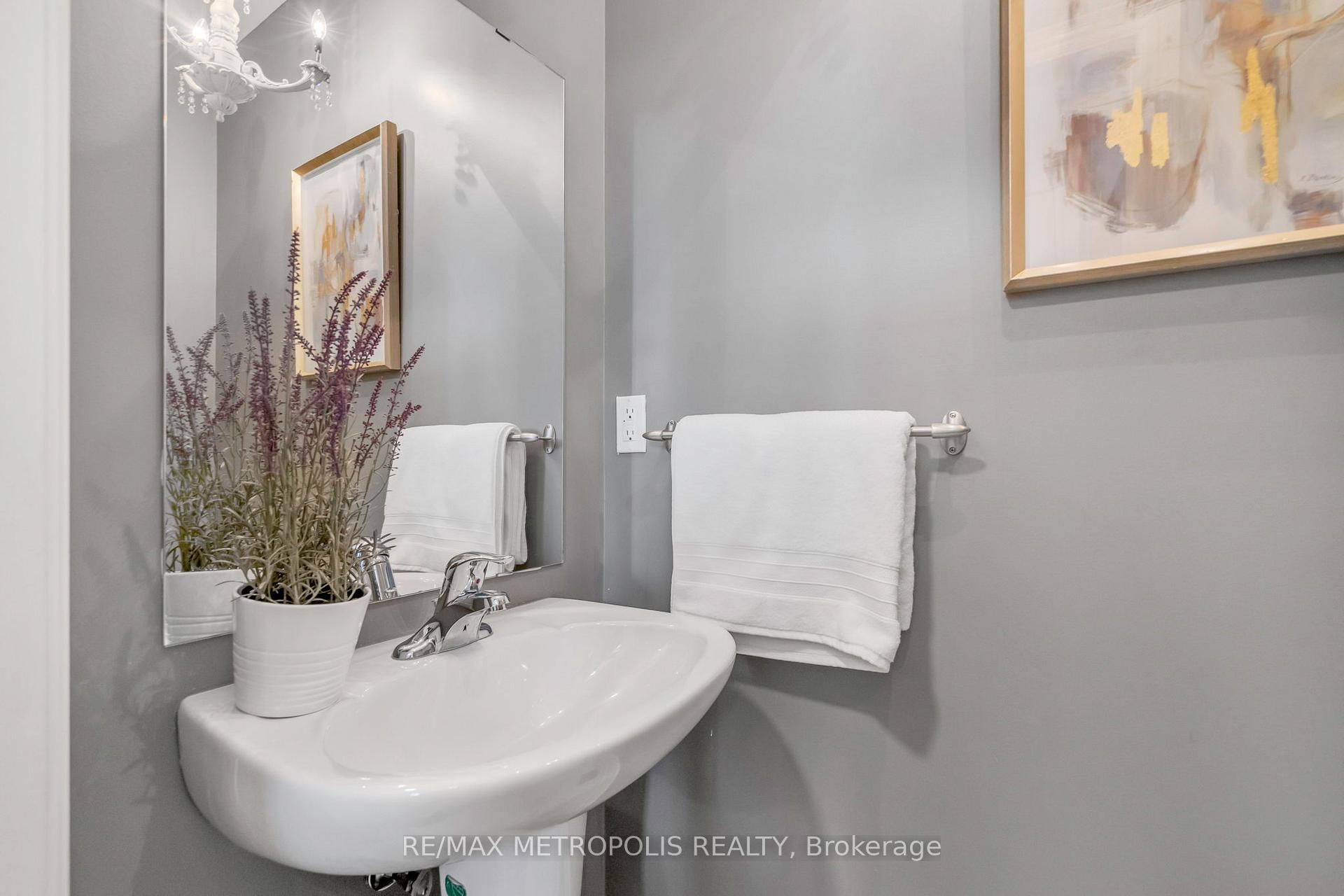 Photo 16 of 27 Dunedin Drive, Vaughan, Kleinburg — HOMEH