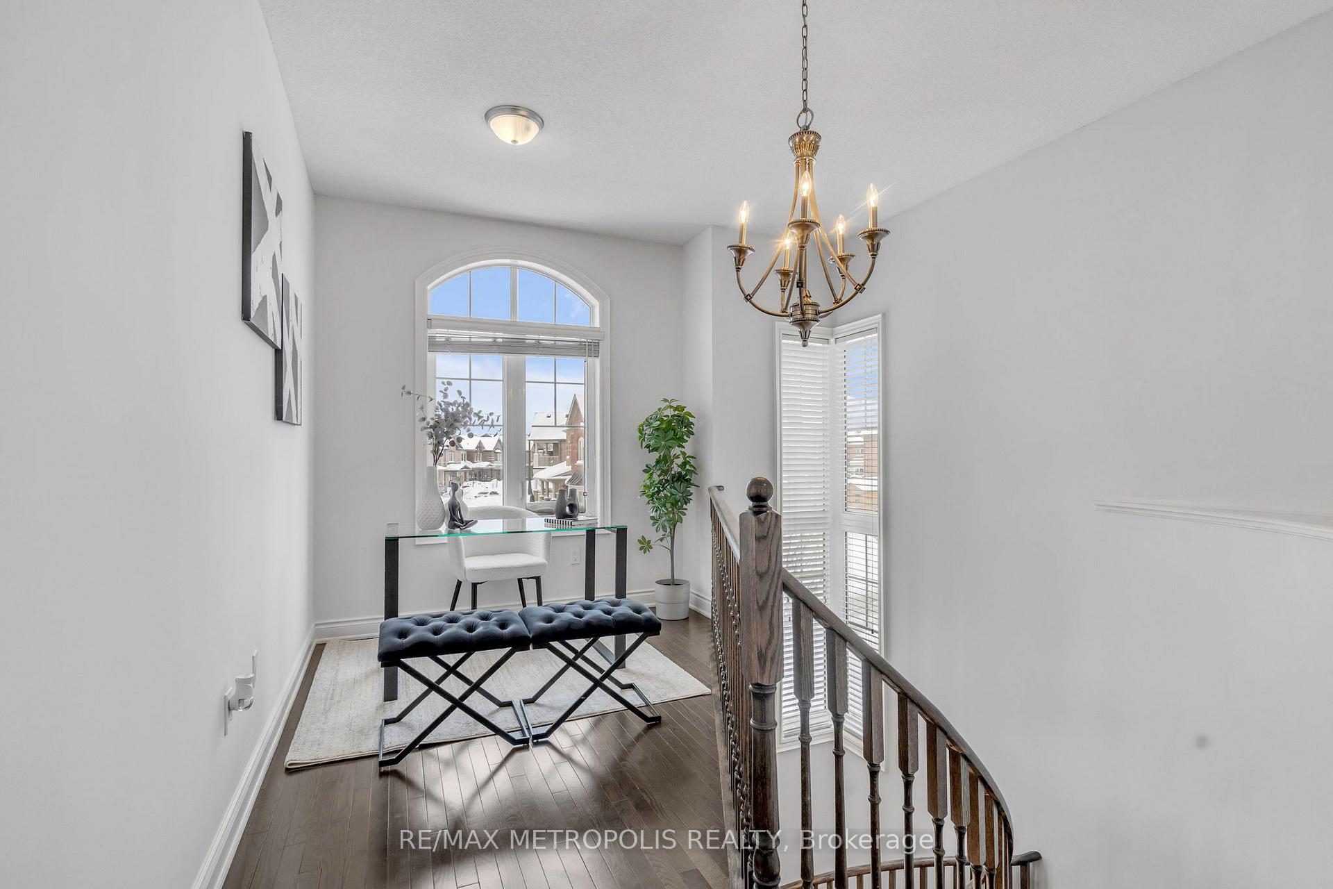Photo 23 of 27 Dunedin Drive, Vaughan, Kleinburg — HOMEH