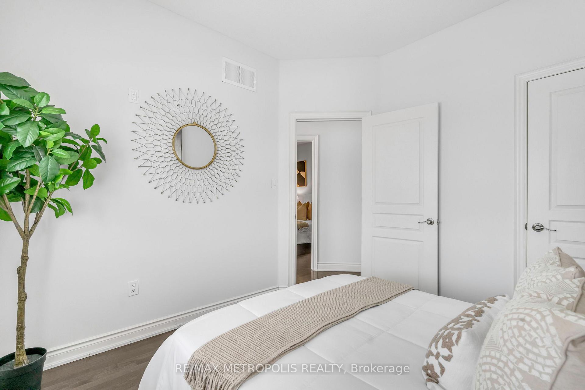 Photo 13 of 27 Dunedin Drive, Vaughan, Kleinburg — HOMEH