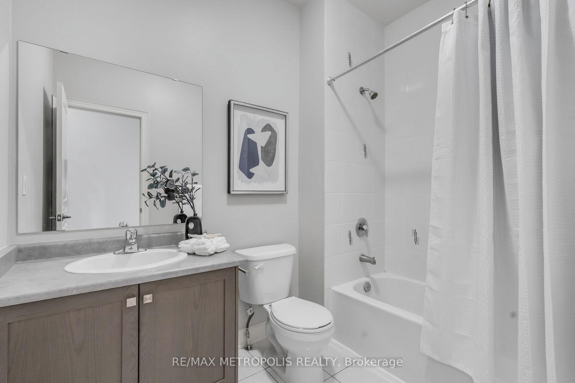 Photo 14 of 27 Dunedin Drive, Vaughan, Kleinburg — HOMEH