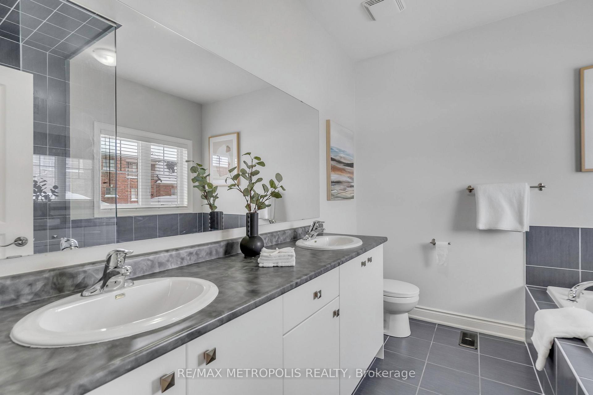 Photo 20 of 27 Dunedin Drive, Vaughan, Kleinburg — HOMEH