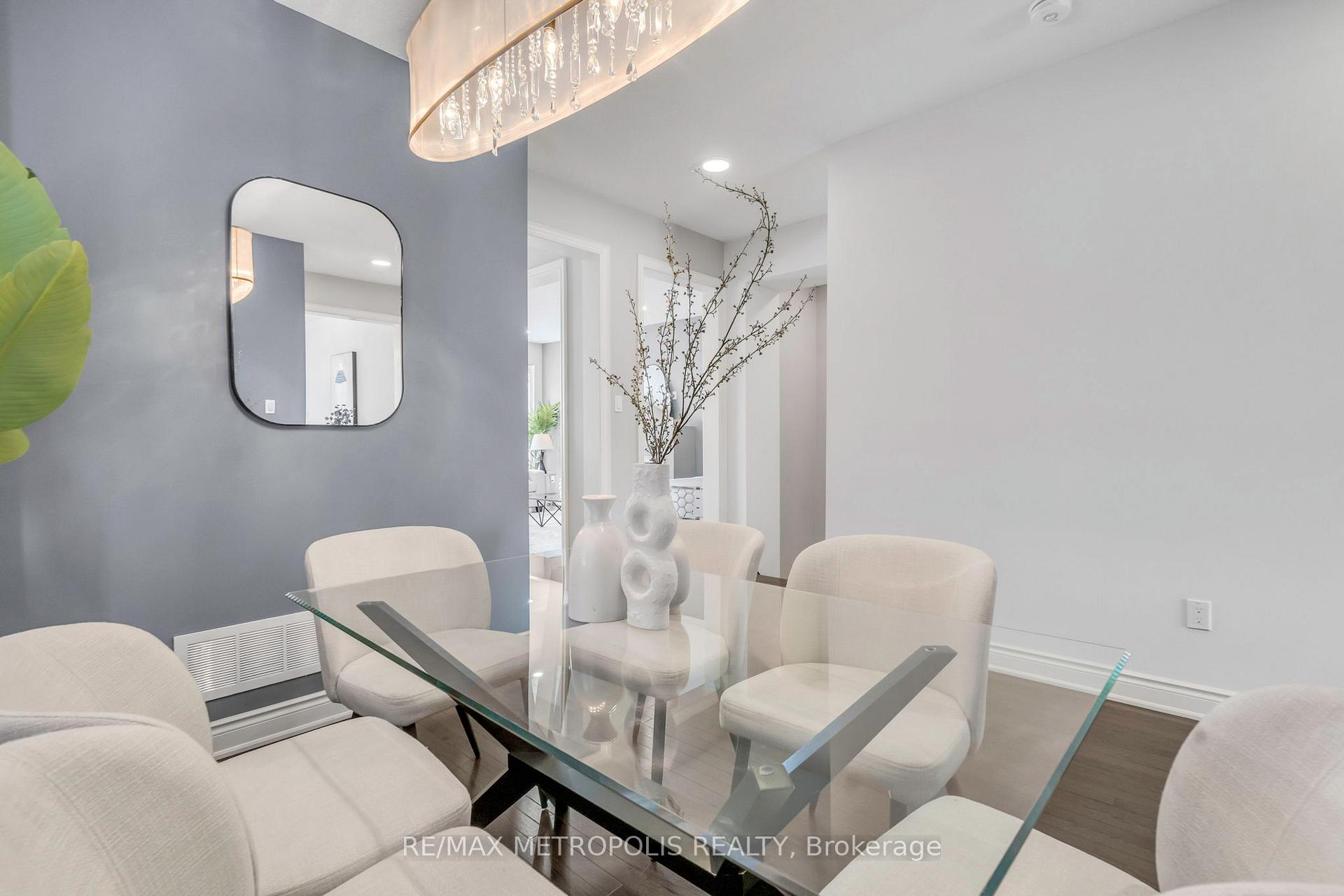 Photo 21 of 27 Dunedin Drive, Vaughan, Kleinburg — HOMEH