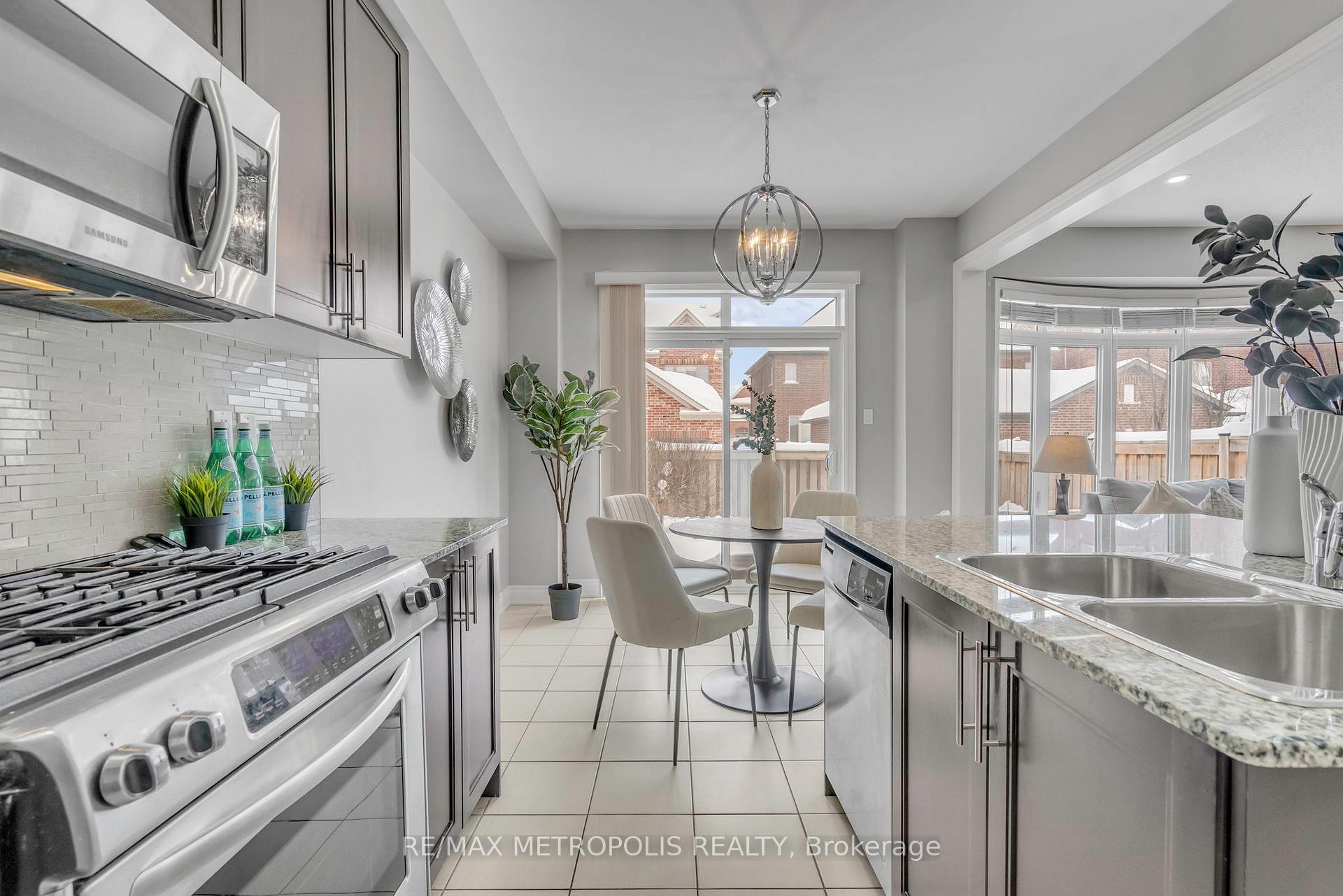 Photo 25 of 27 Dunedin Drive, Vaughan, Kleinburg — HOMEH